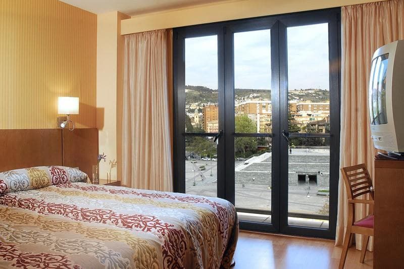 Senator Granada, Room