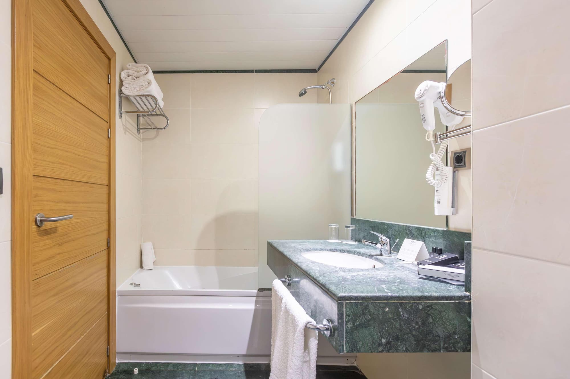 Moon Dreams CalaBahia, Room