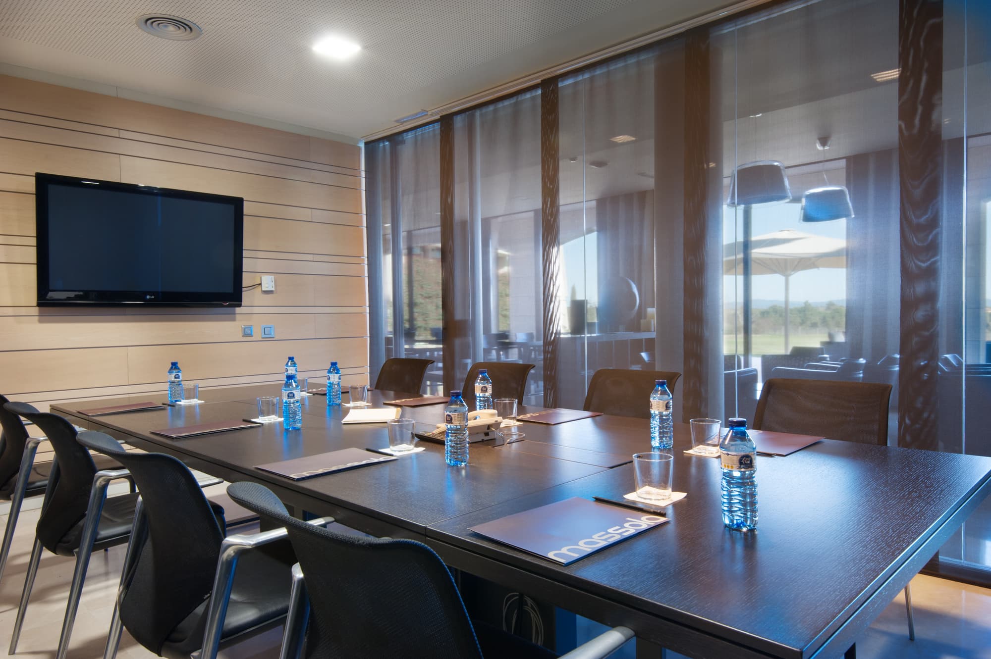 Mas Sola, Conferences