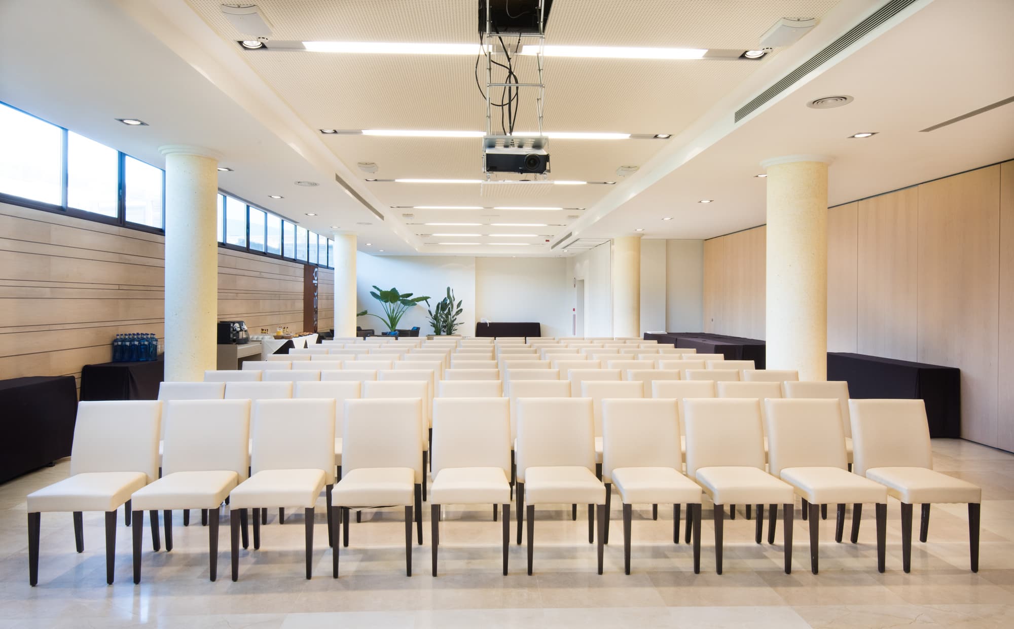 Mas Sola, Conferences