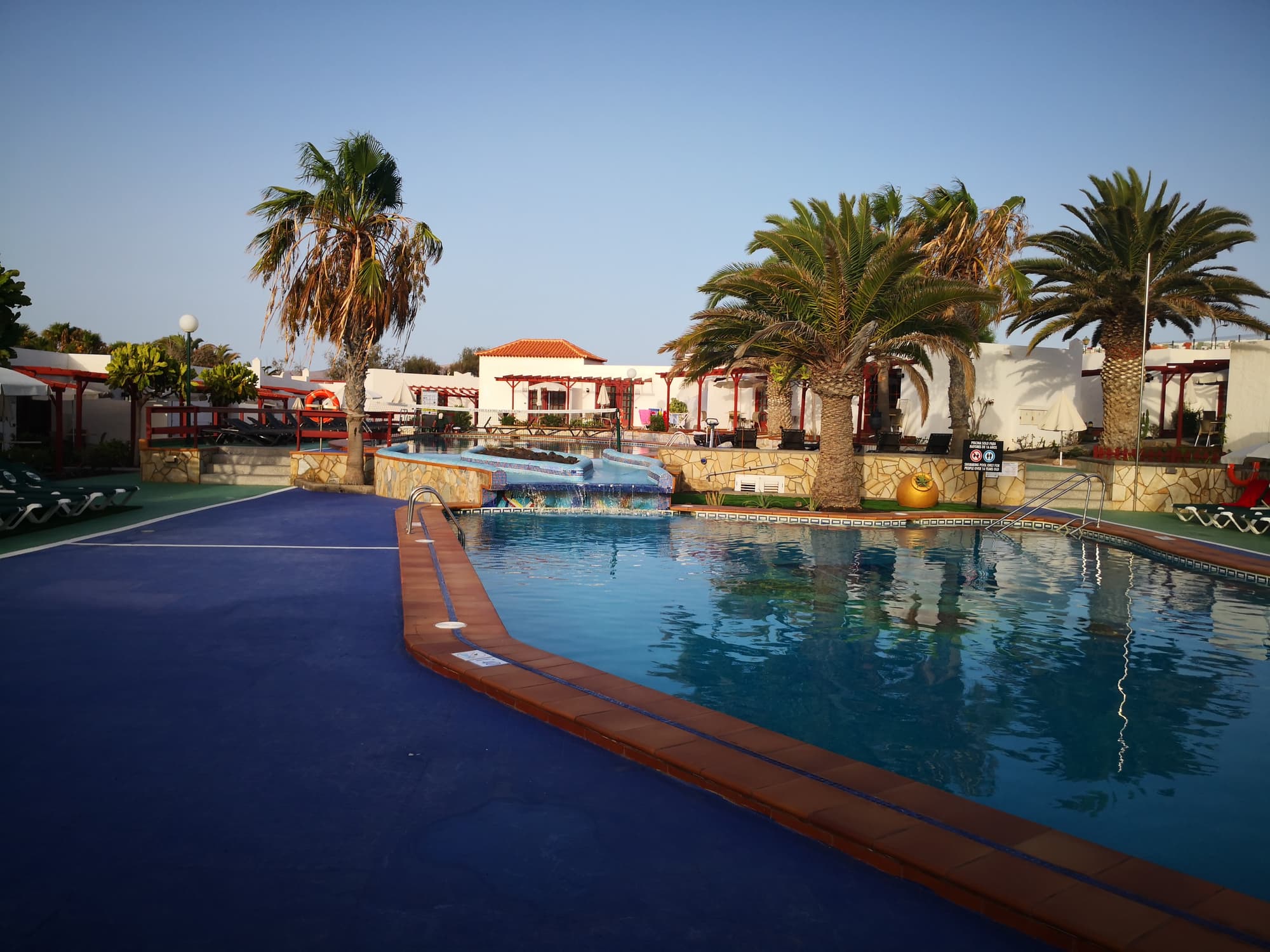 Apartamentos Castillo Beach, Pool