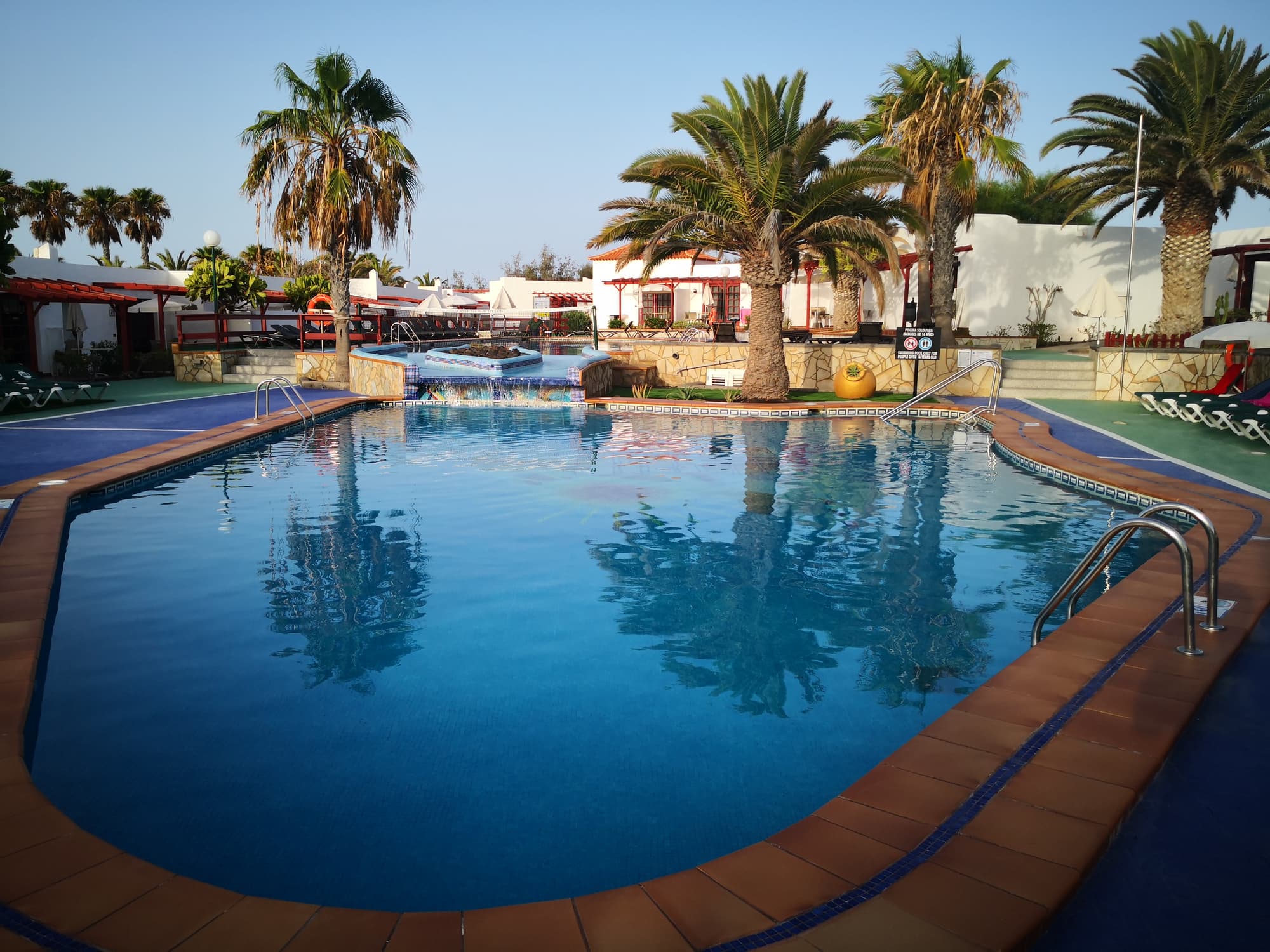 Apartamentos Castillo Beach, Pool