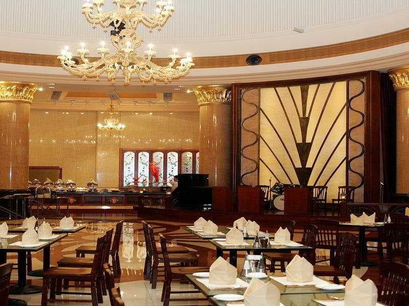 Oriental Riverside Hotel Shanghai, Restaurant