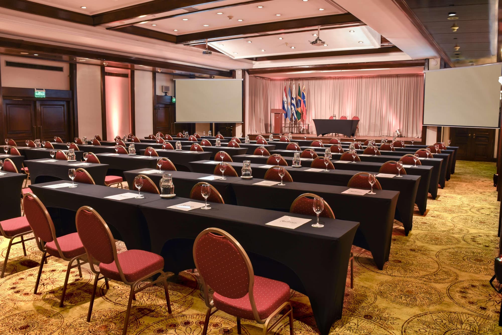 Radisson Montevideo, Conferences