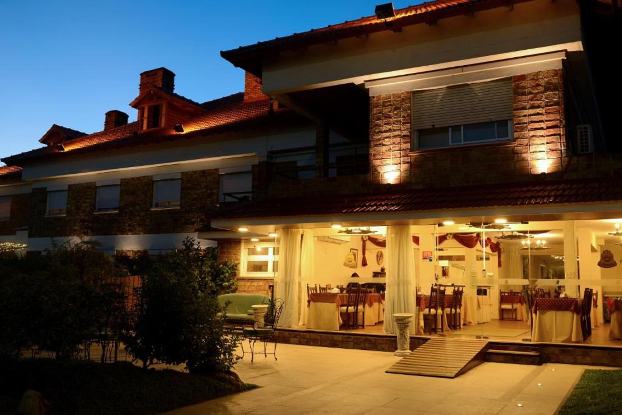 Hotel Ajax, General view