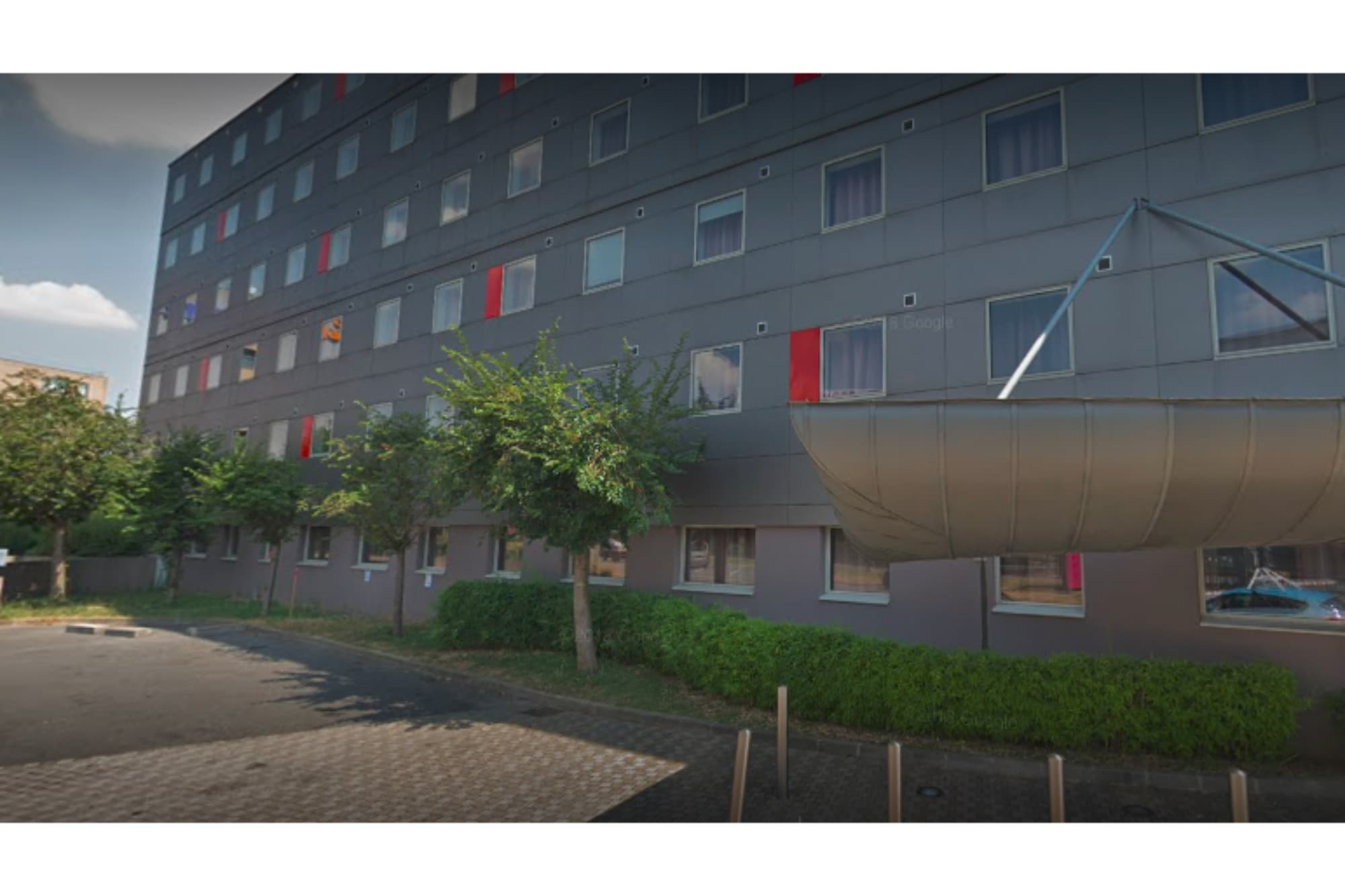 Standing Hotel Suites, General view