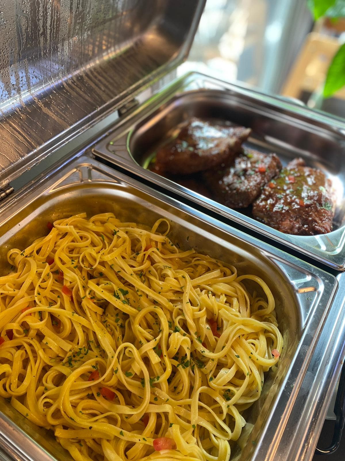 Standing Hotel Suites, Restaurant