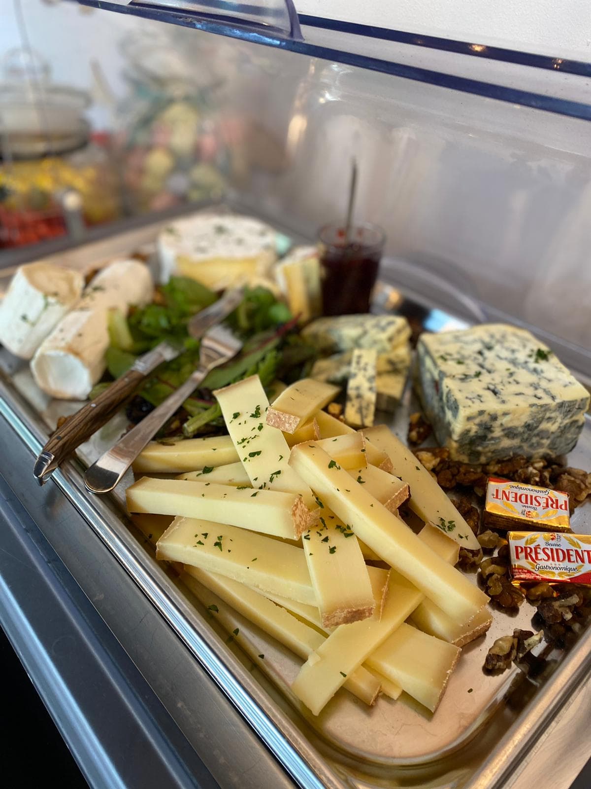 Standing Hotel Suites, Restaurant