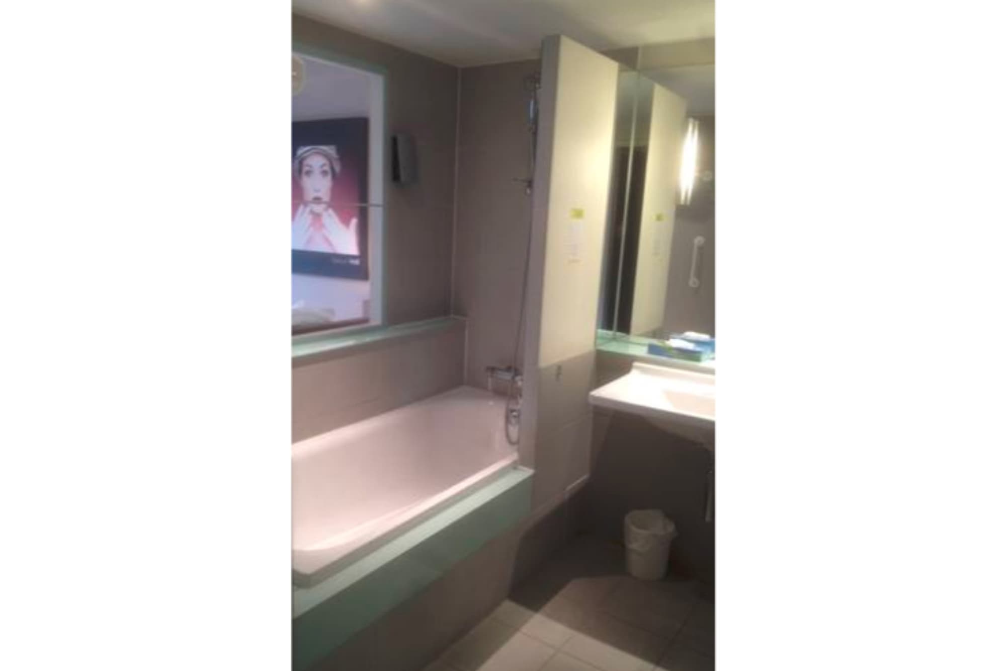 Standing Hotel Suites, Room