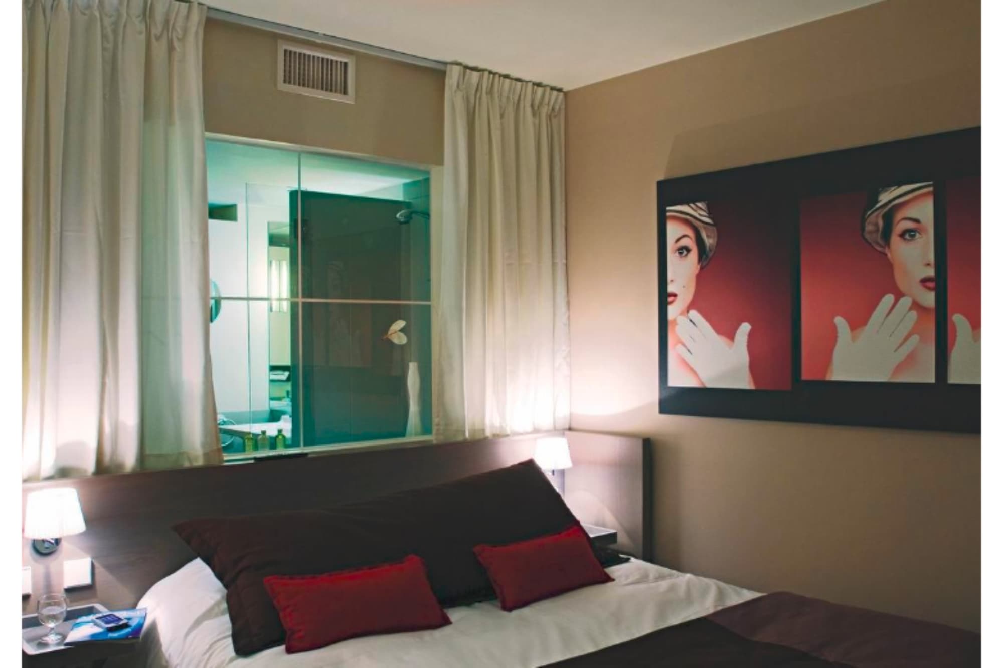 Standing Hotel Suites, Room