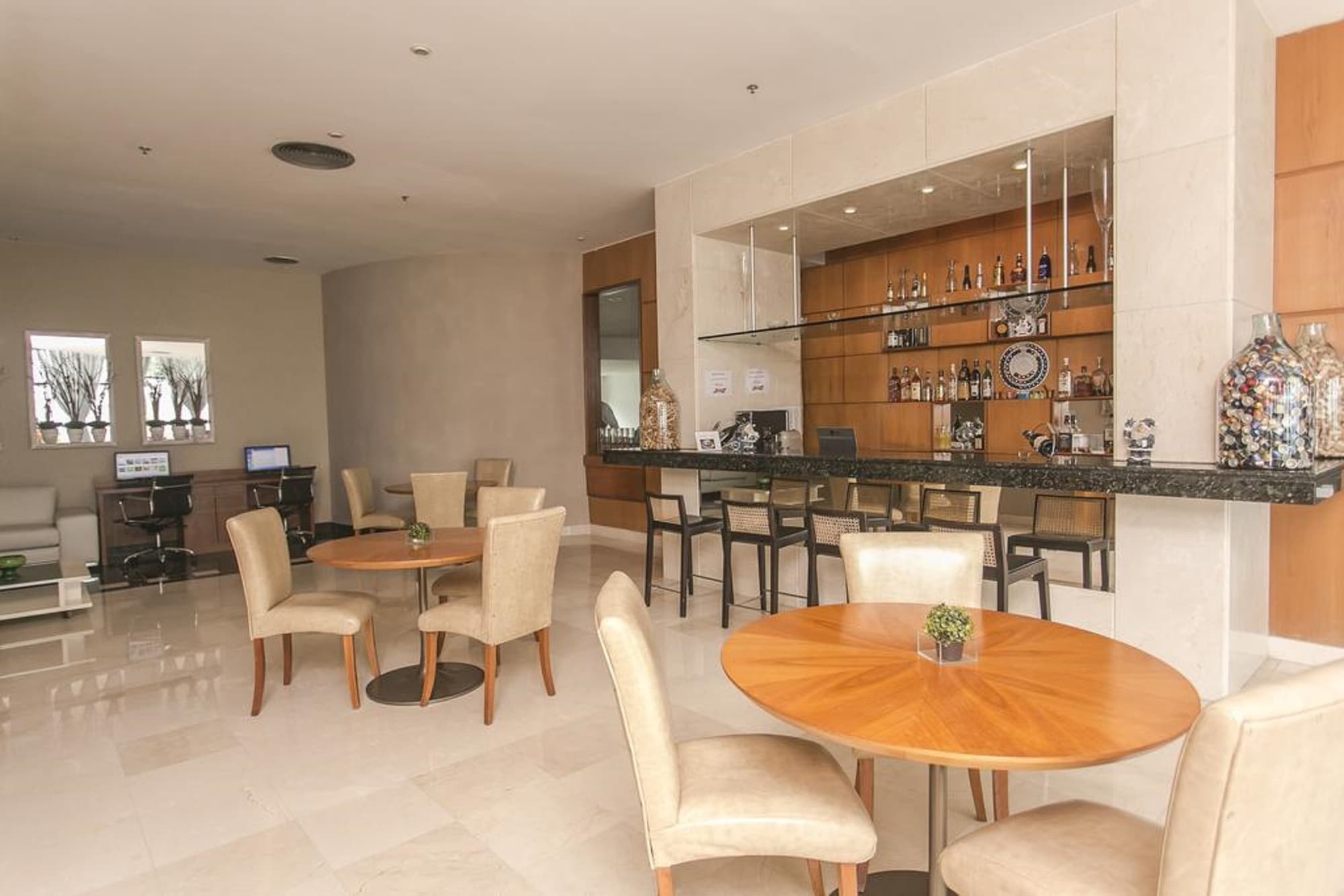 Royalty Barra Hotel, Sports and Entertainment