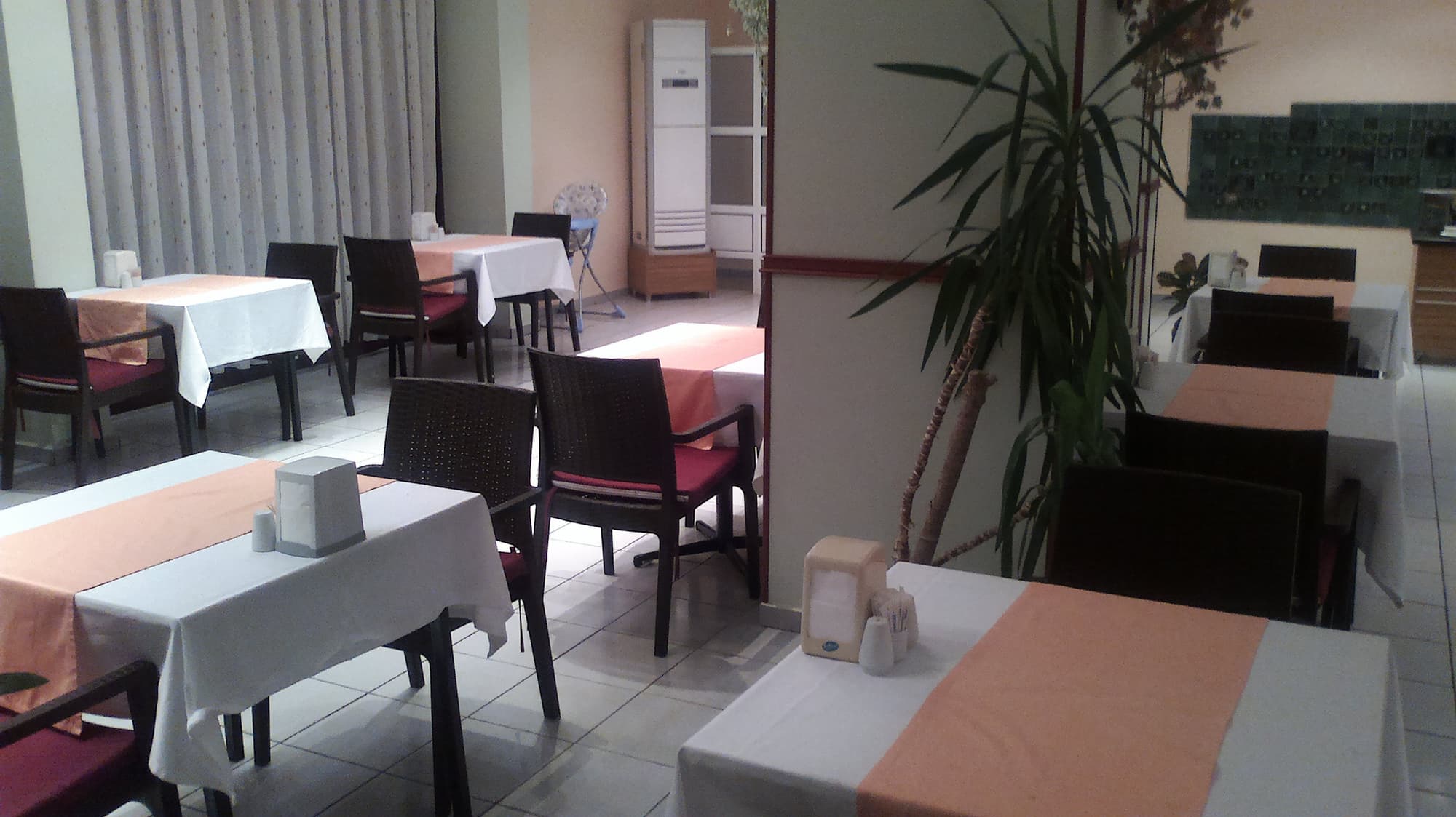 Kemer Hotel, Restaurant