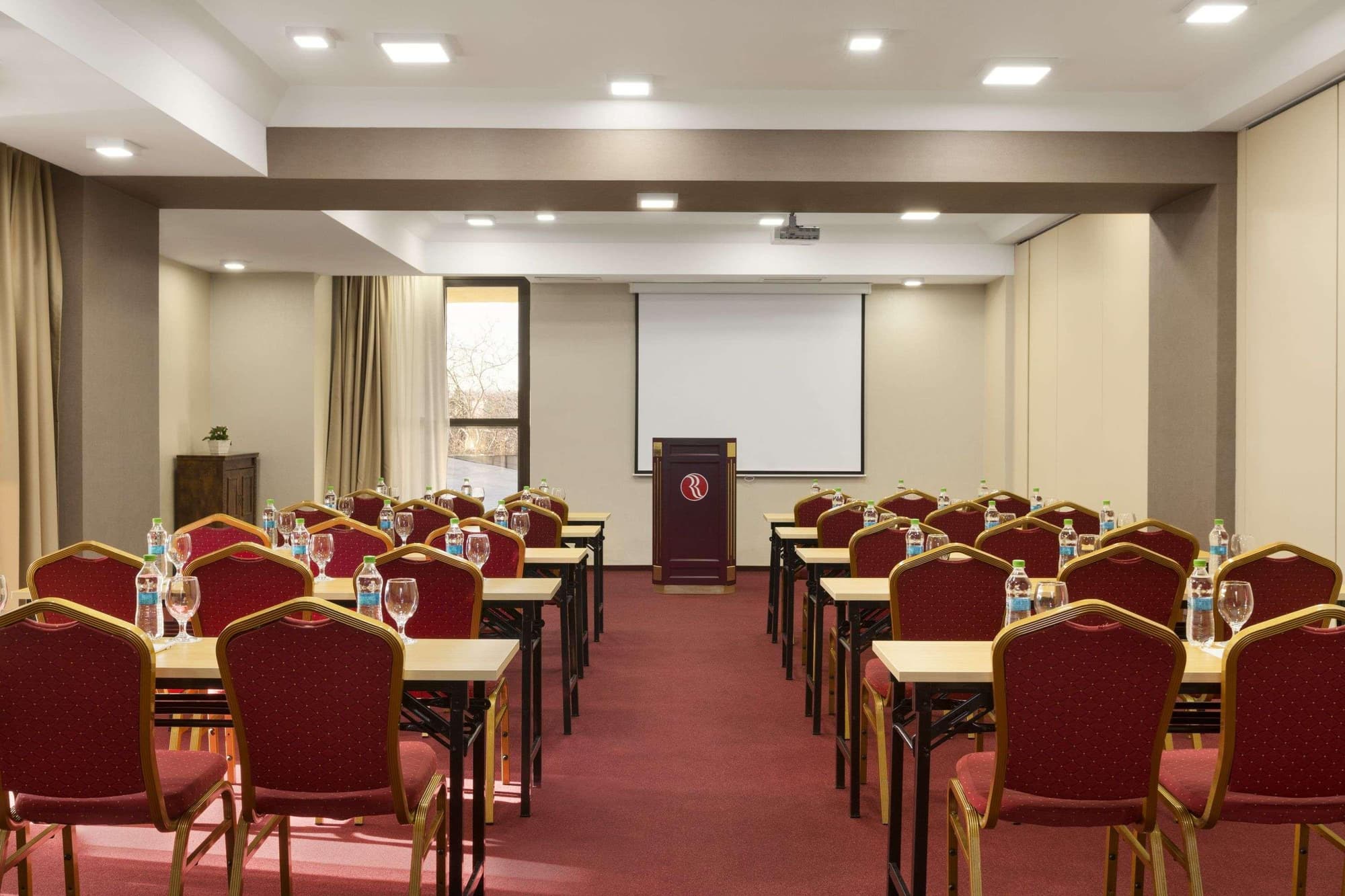 Ramada Iasi City Center, Conferences