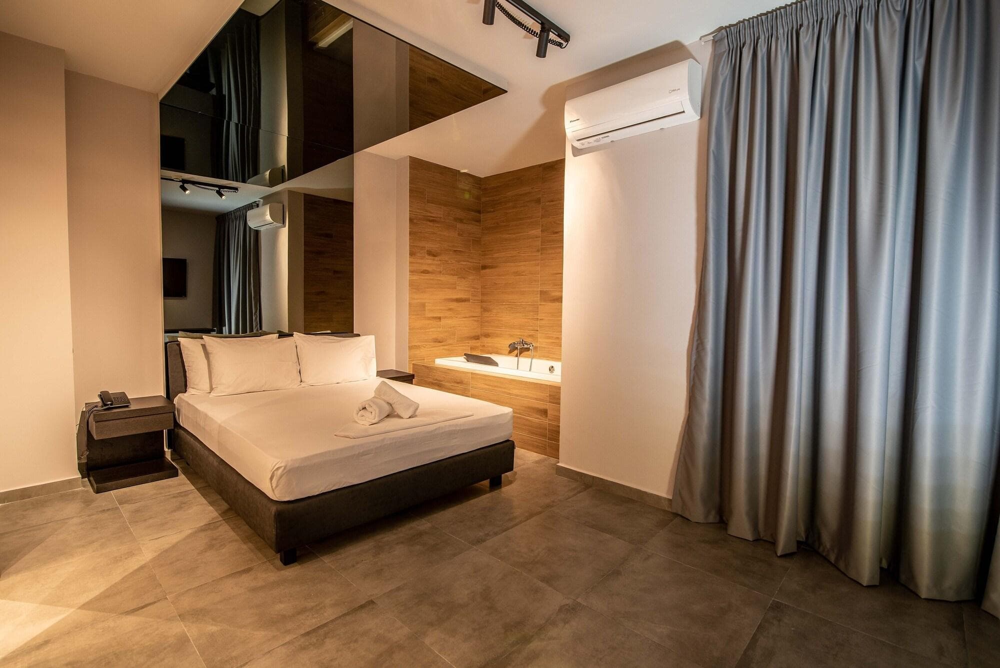 Ruby Rooms Athens, Room