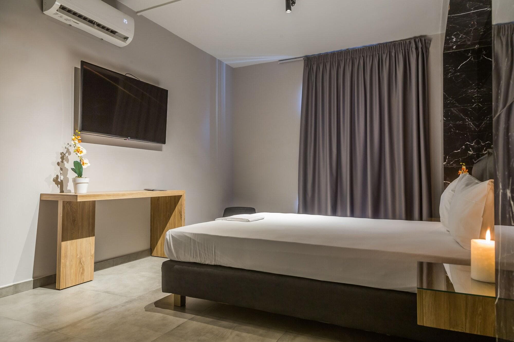 Ruby Rooms Athens, Room