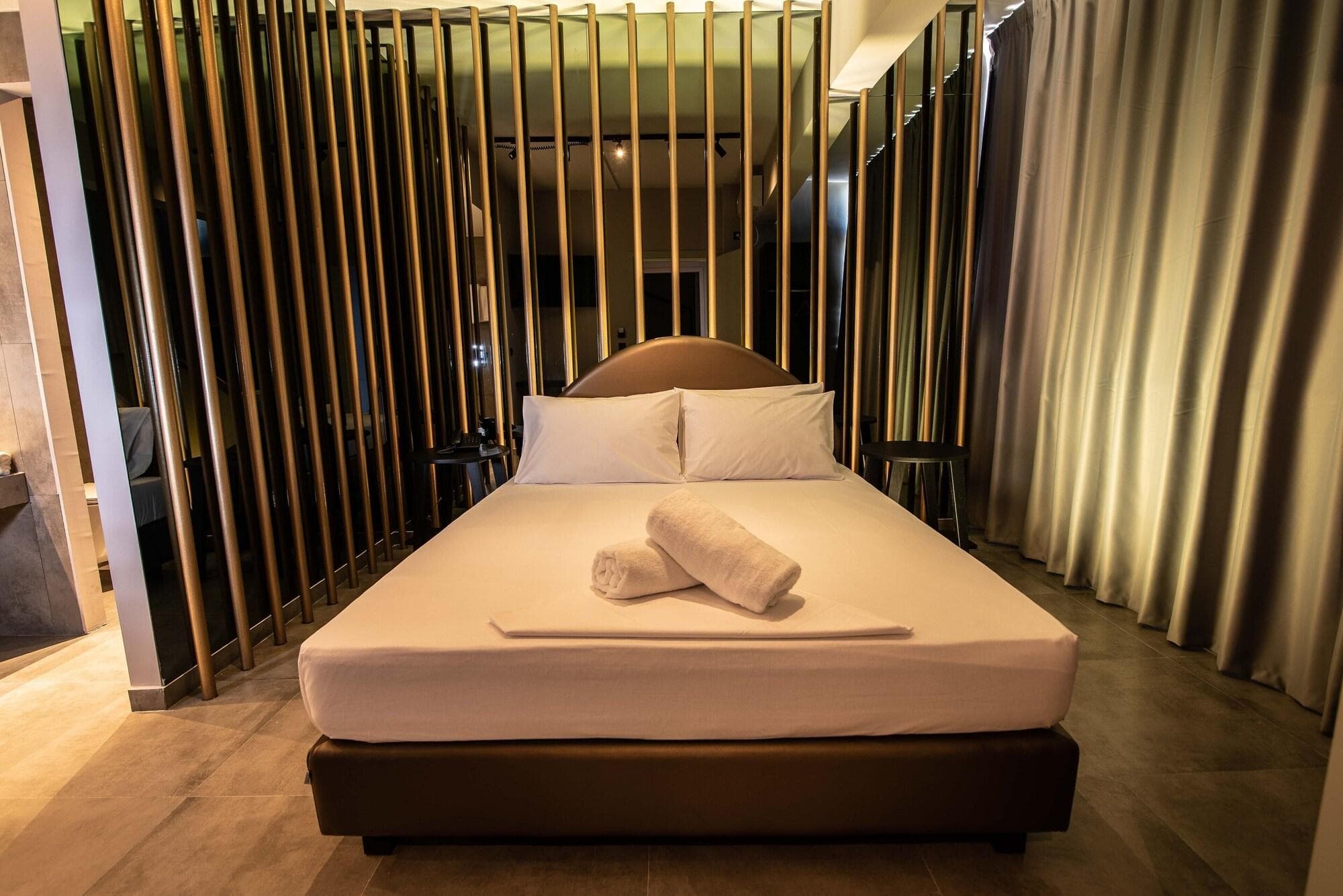 Ruby Rooms Athens, Room