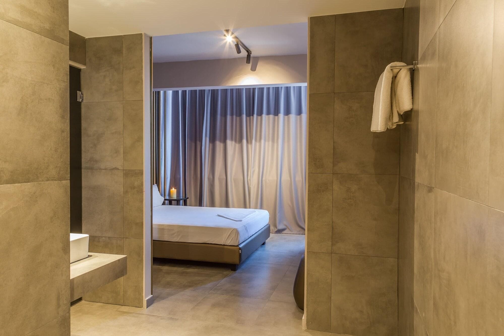 Ruby Rooms Athens, Room