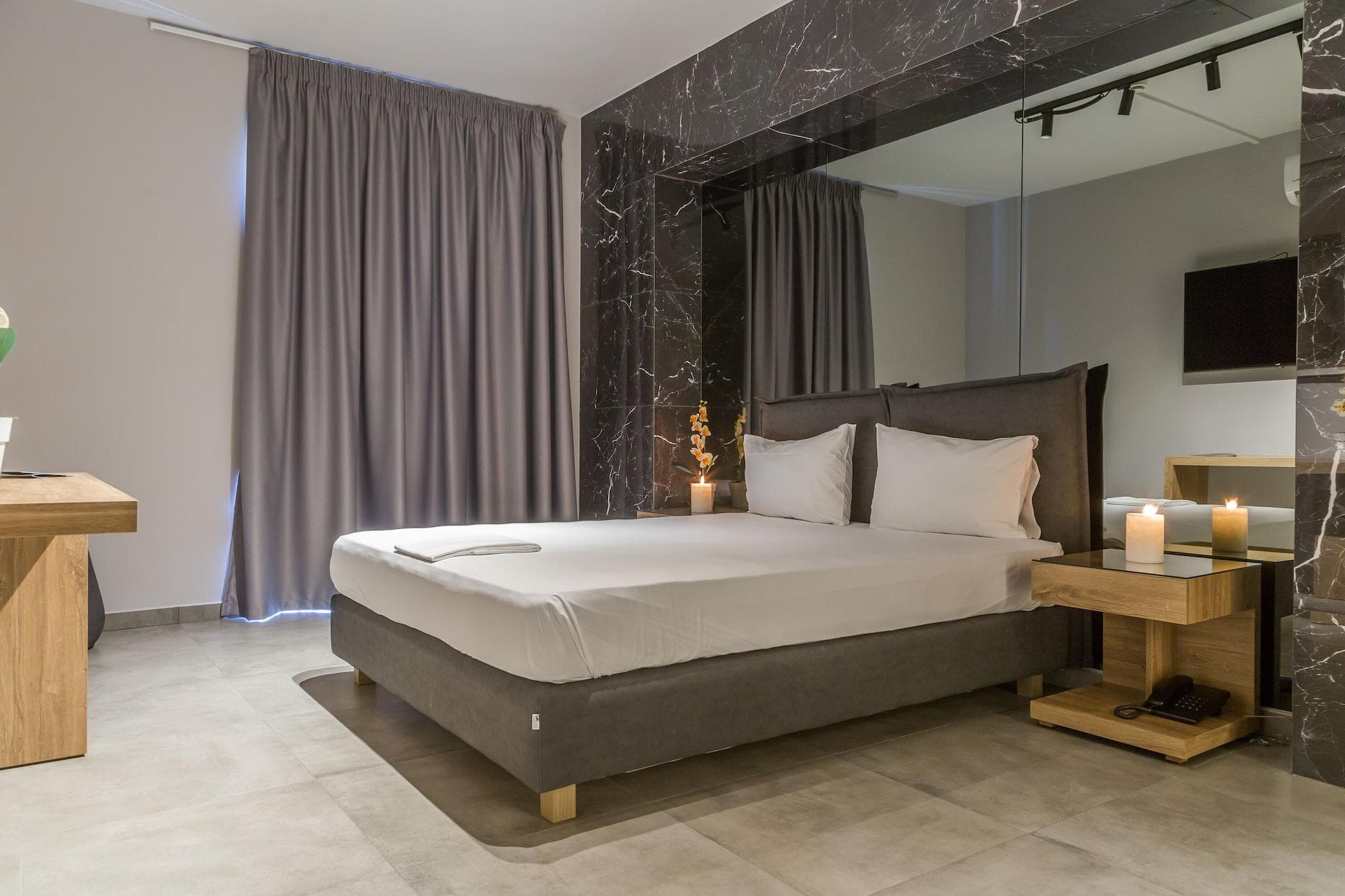 Ruby Rooms Athens, Room