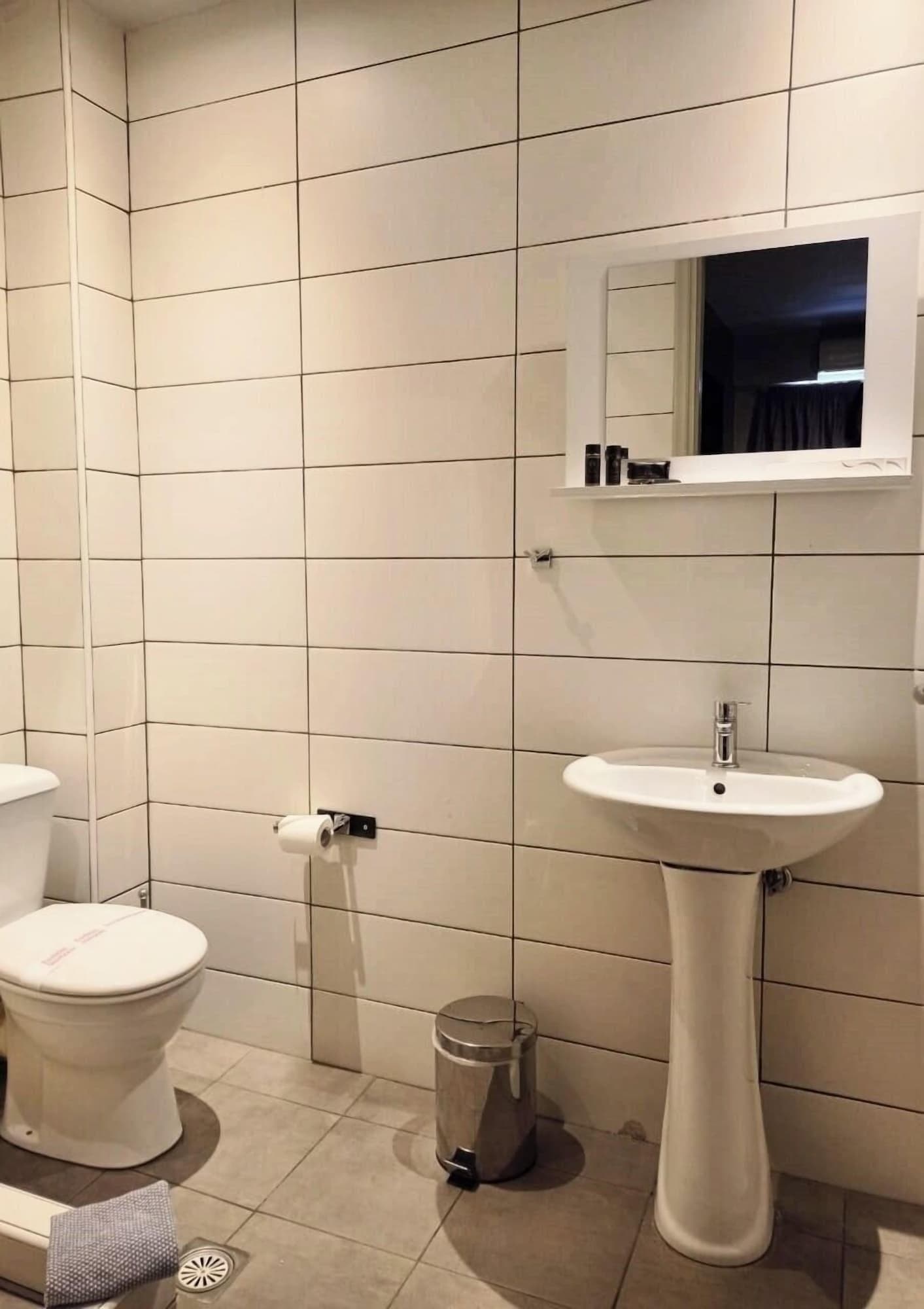 Ruby Rooms Athens, Room