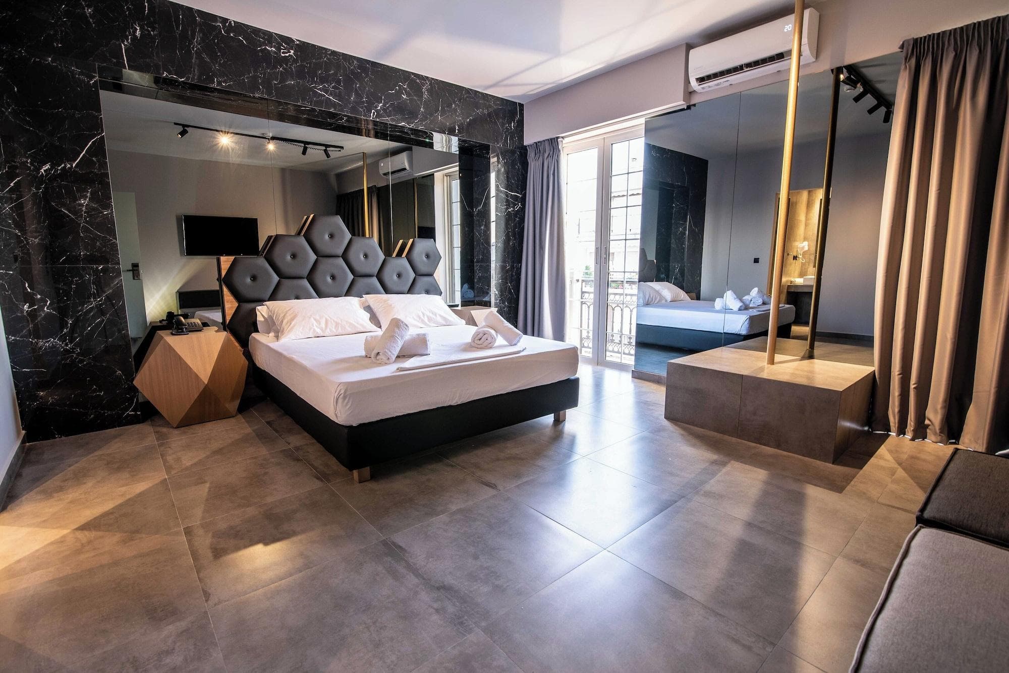 Ruby Rooms Athens, Room