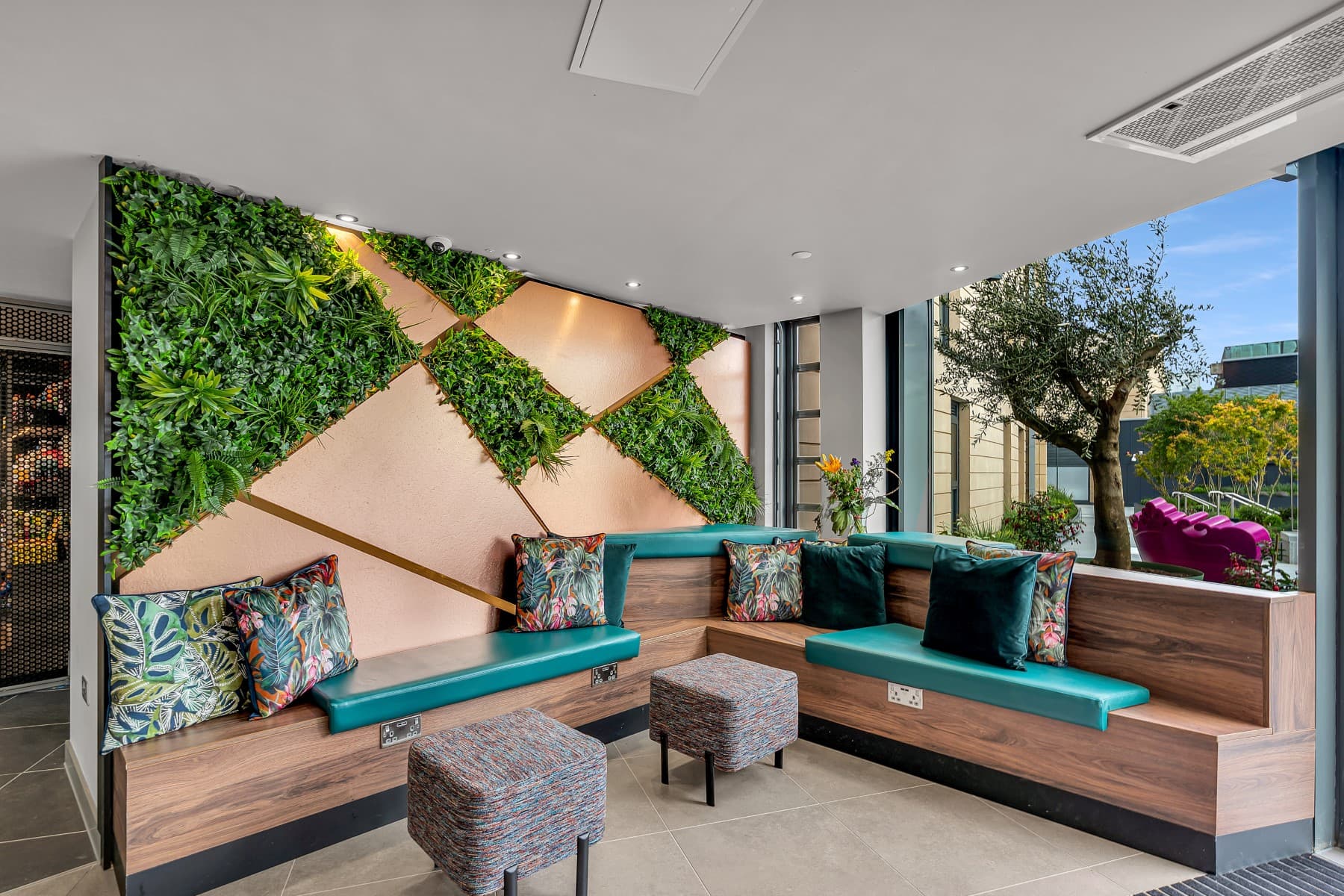 Roomzzz Edinburgh, Lobby