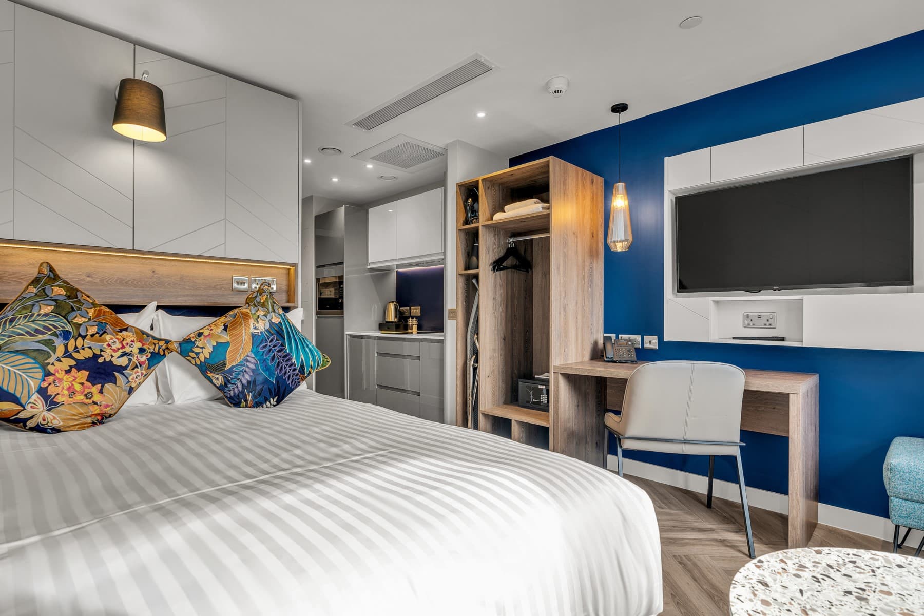 Roomzzz Edinburgh, Room