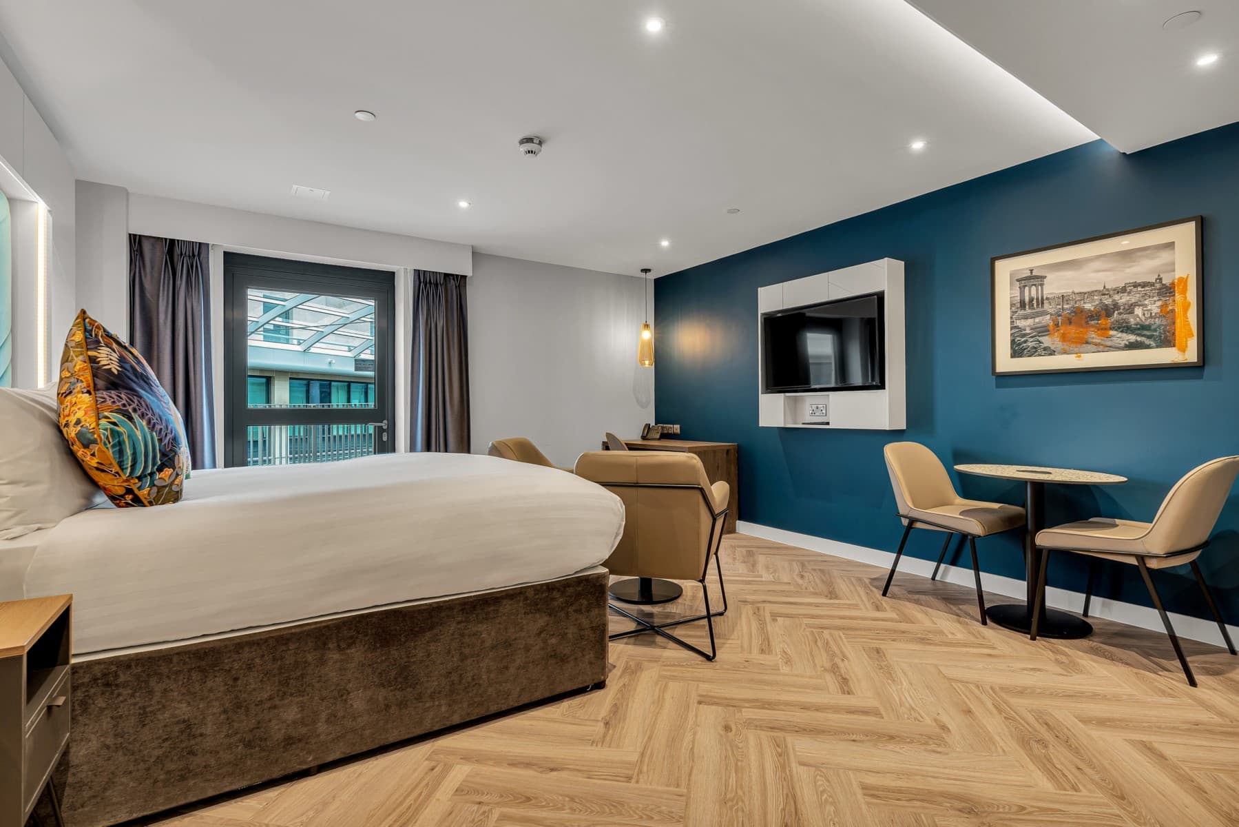 Roomzzz Edinburgh, Room