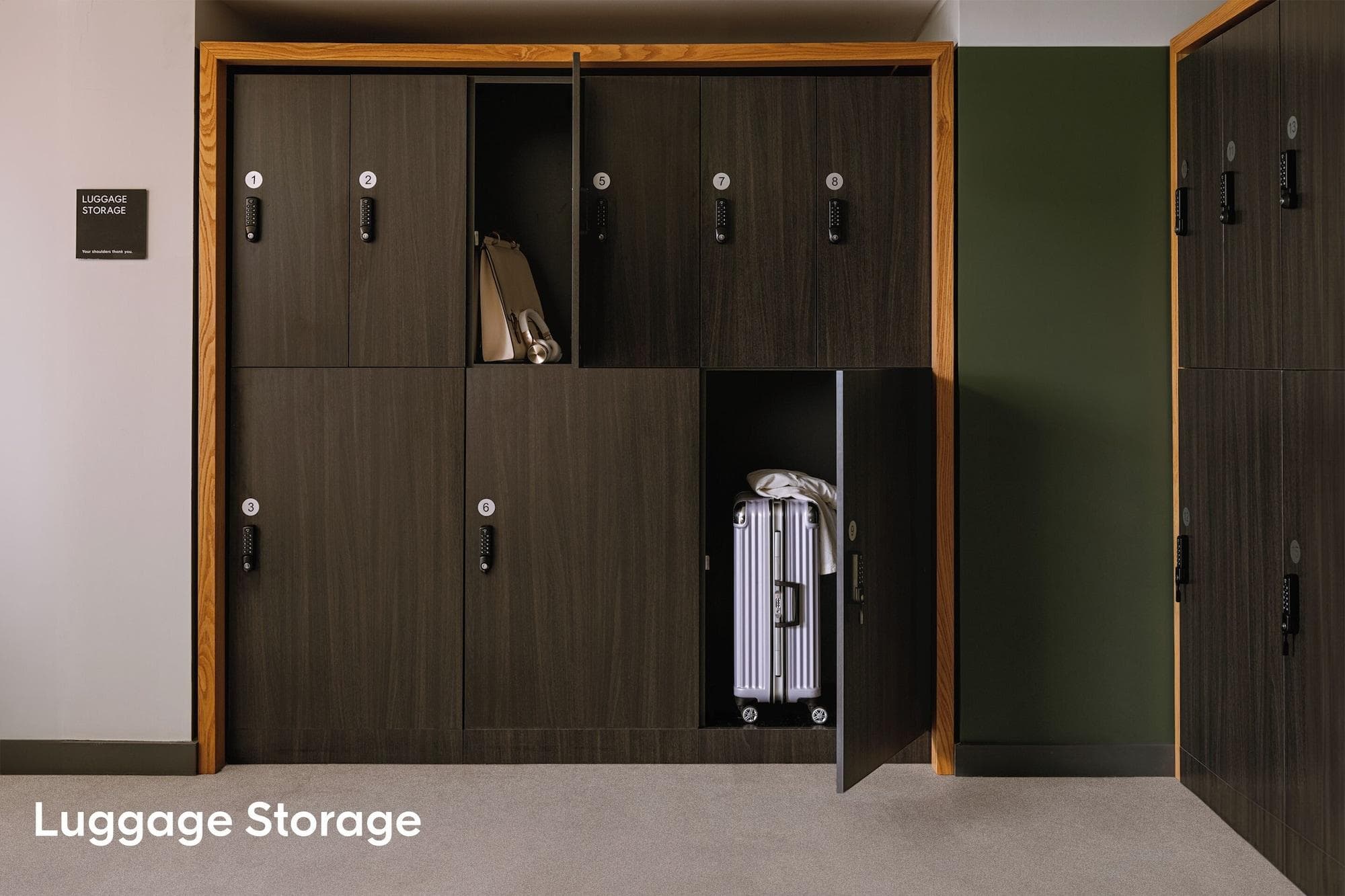 Sonder The Queen, Lobby