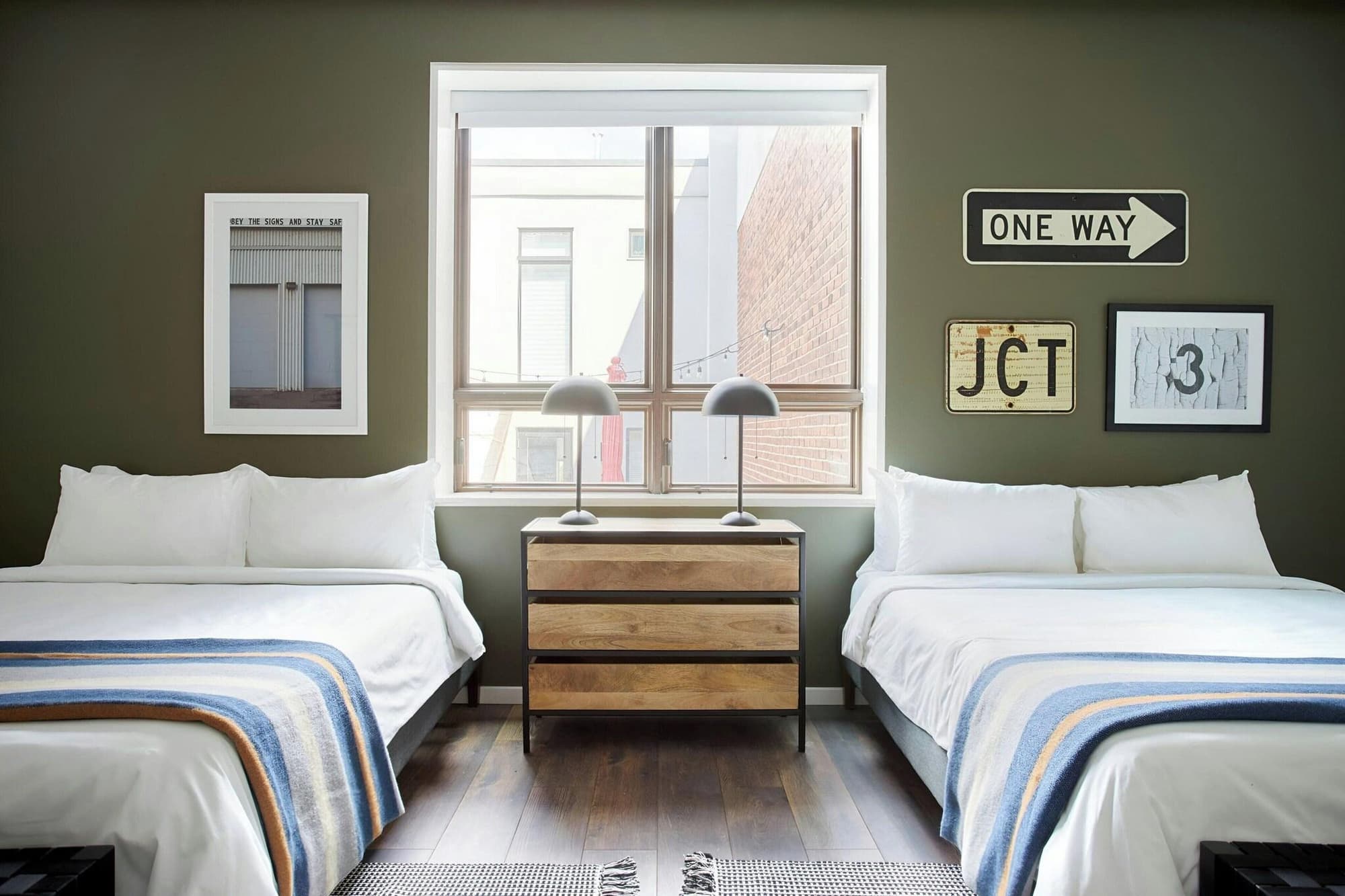 Sonder The Queen, Room