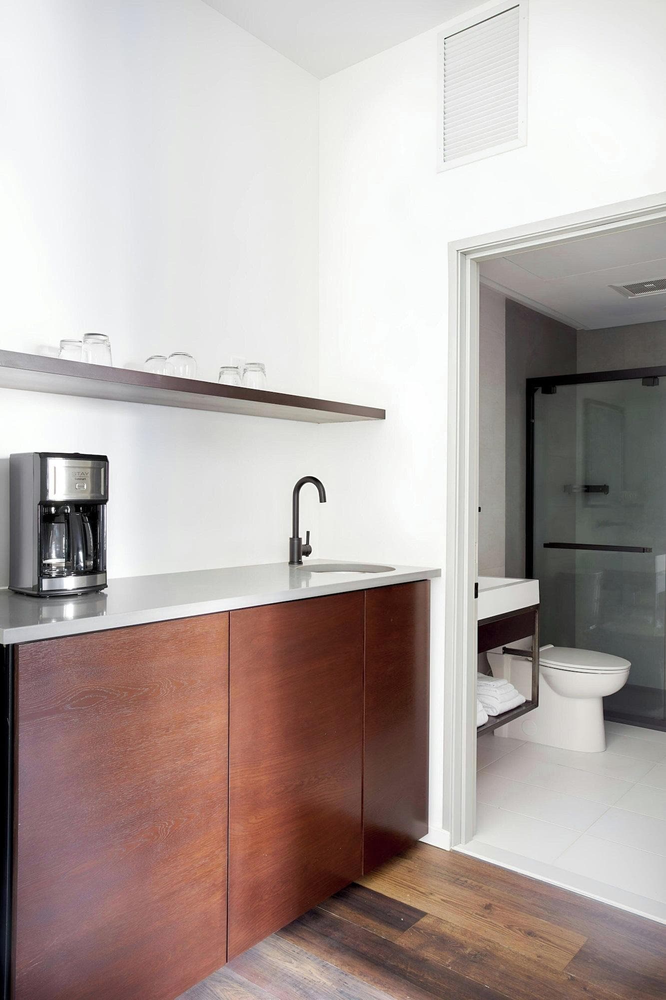 Sonder The Queen, Room