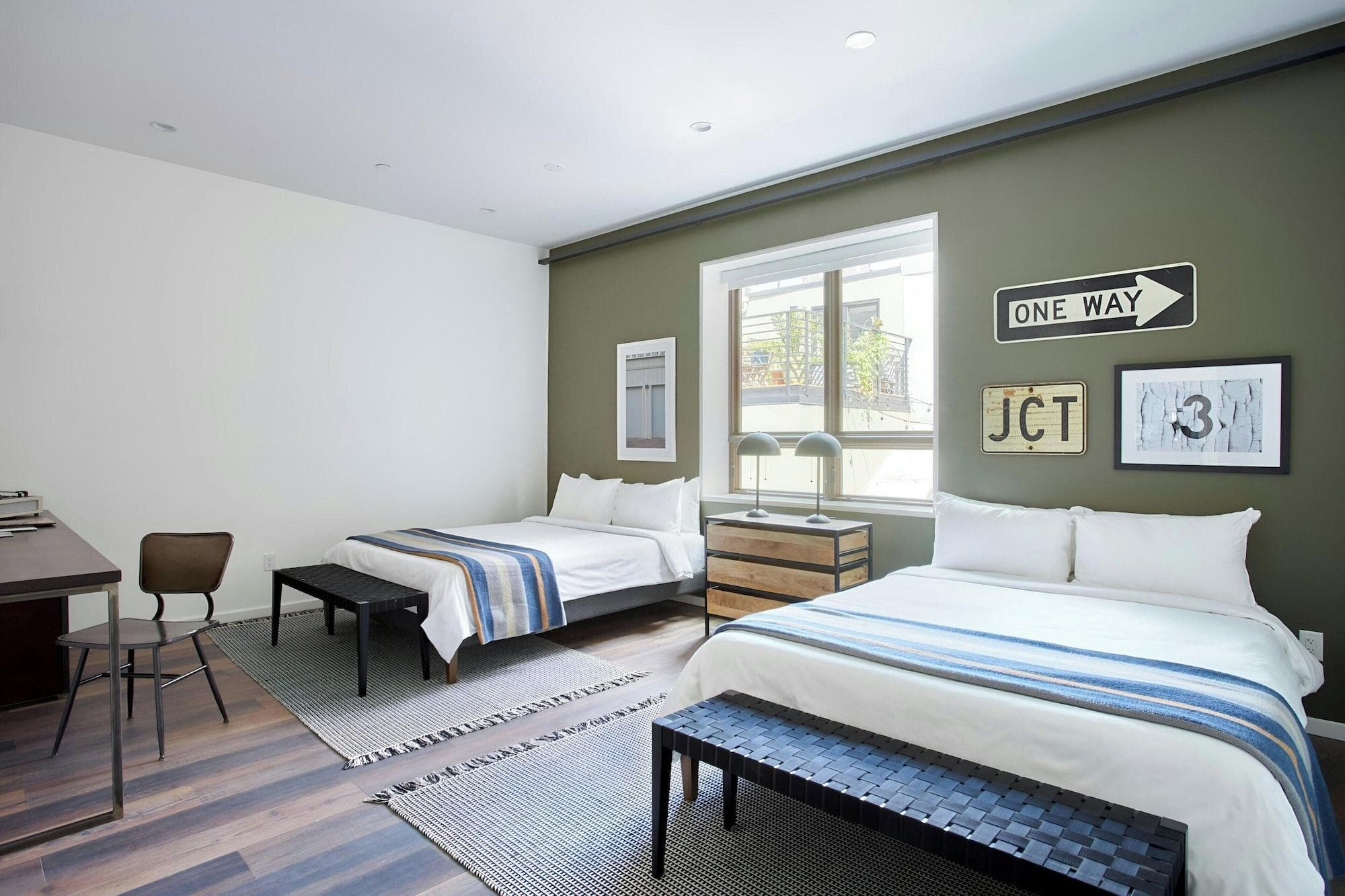 Sonder The Queen, Room