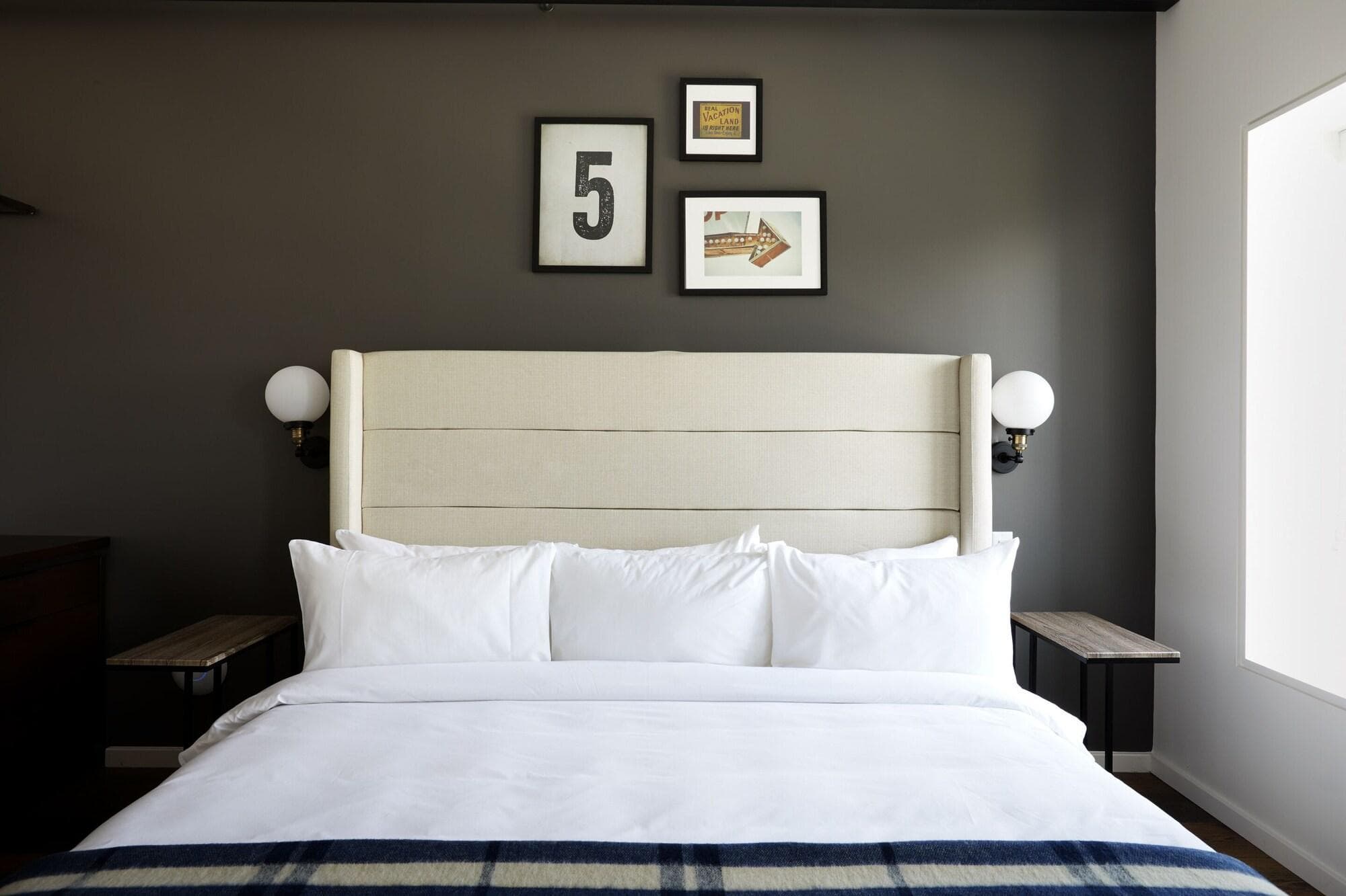 Sonder The Queen, Room