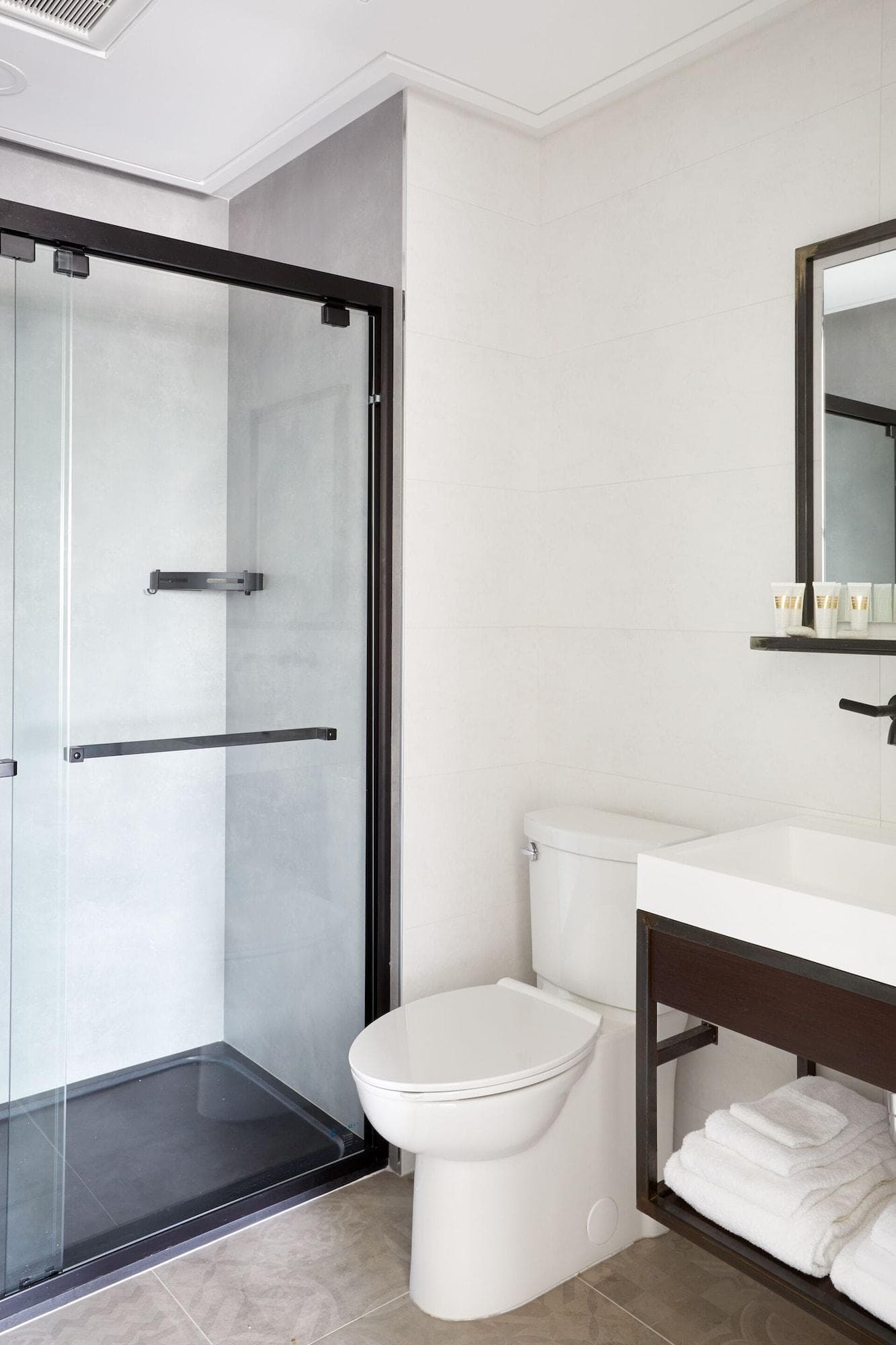 Sonder The Queen, Room