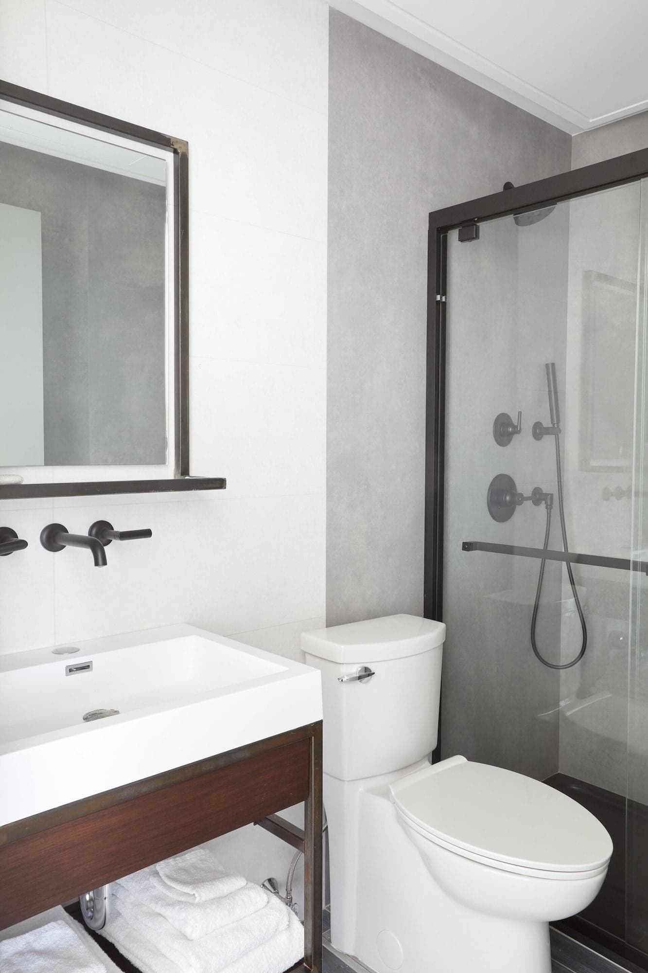 Sonder The Queen, Room