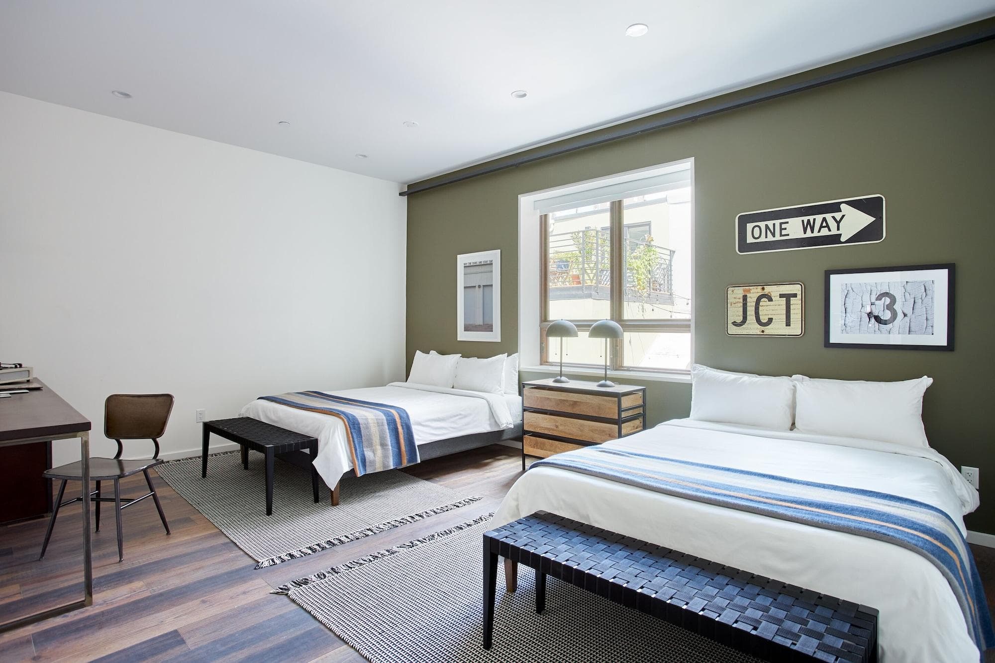 Sonder The Queen, Room