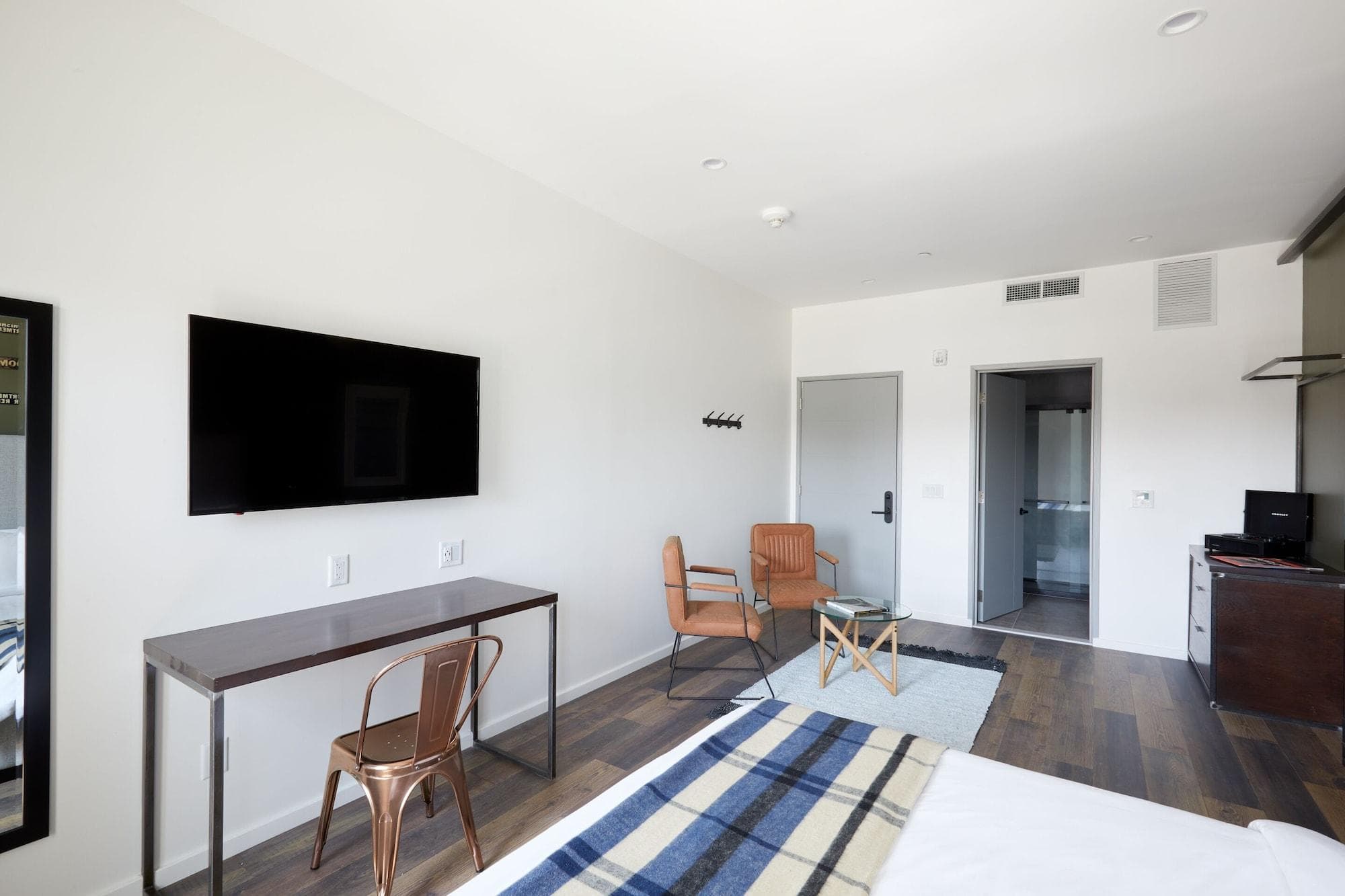 Sonder The Queen, Room