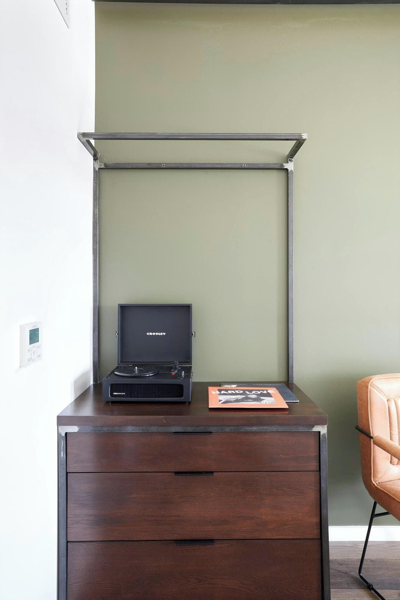 Sonder The Queen, Room