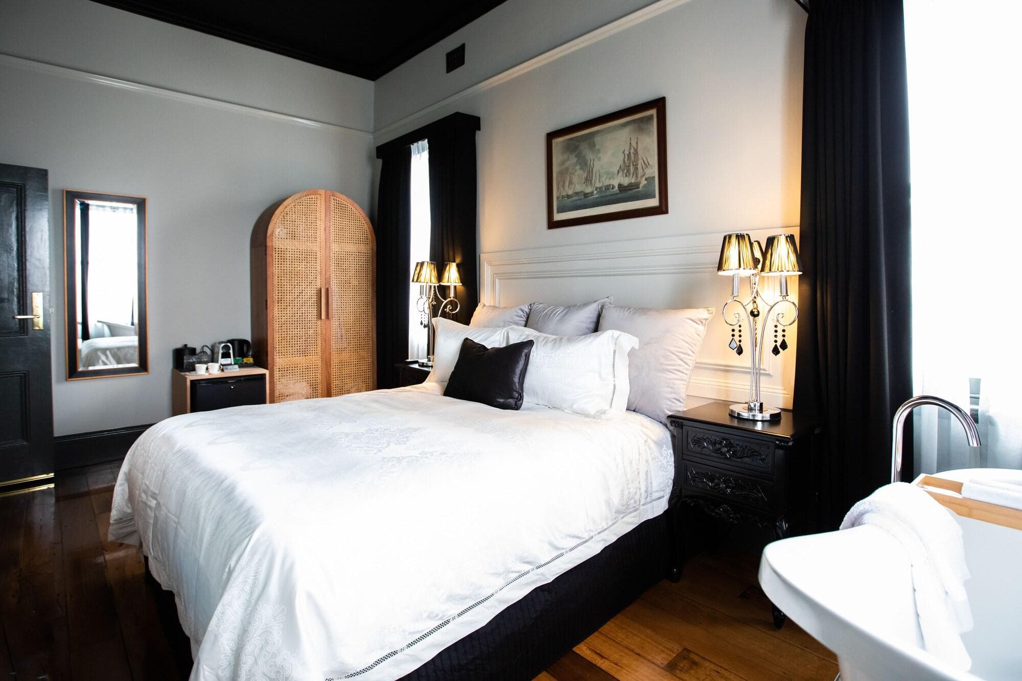 Hotel Australasia, Room