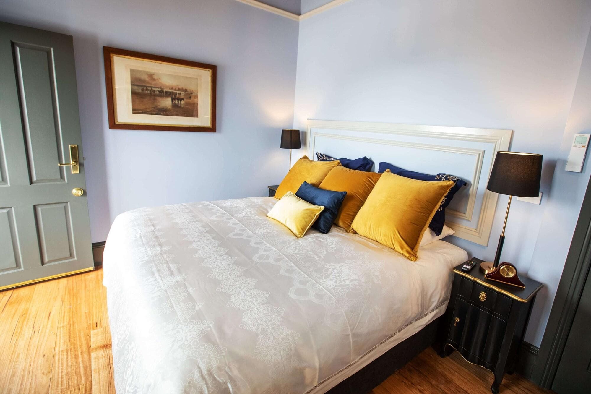 Hotel Australasia, Room