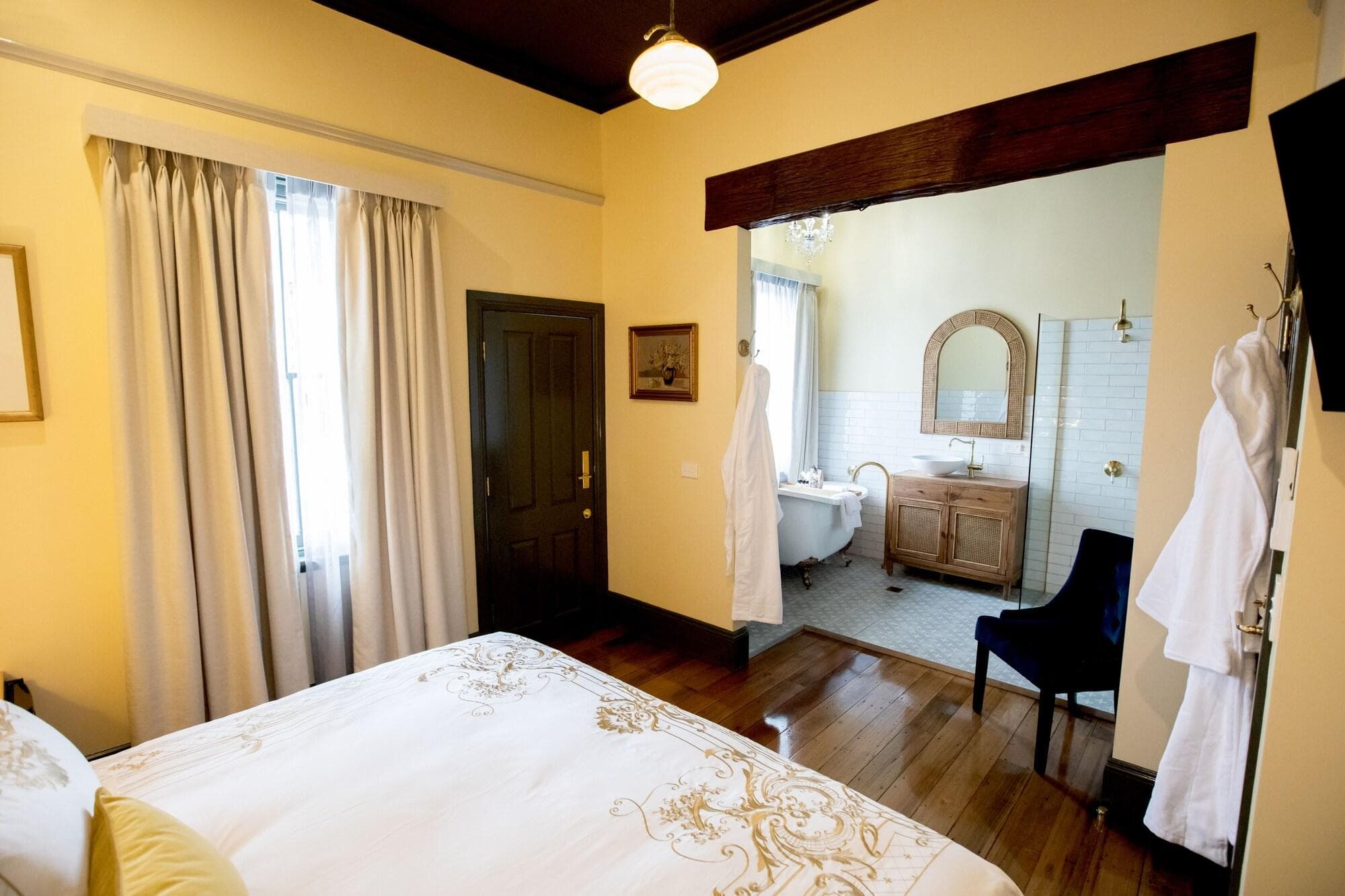 Hotel Australasia, Room