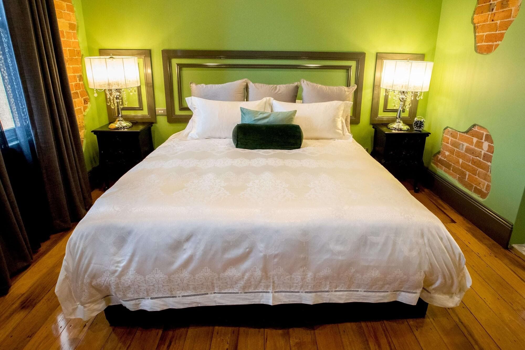 Hotel Australasia, Room