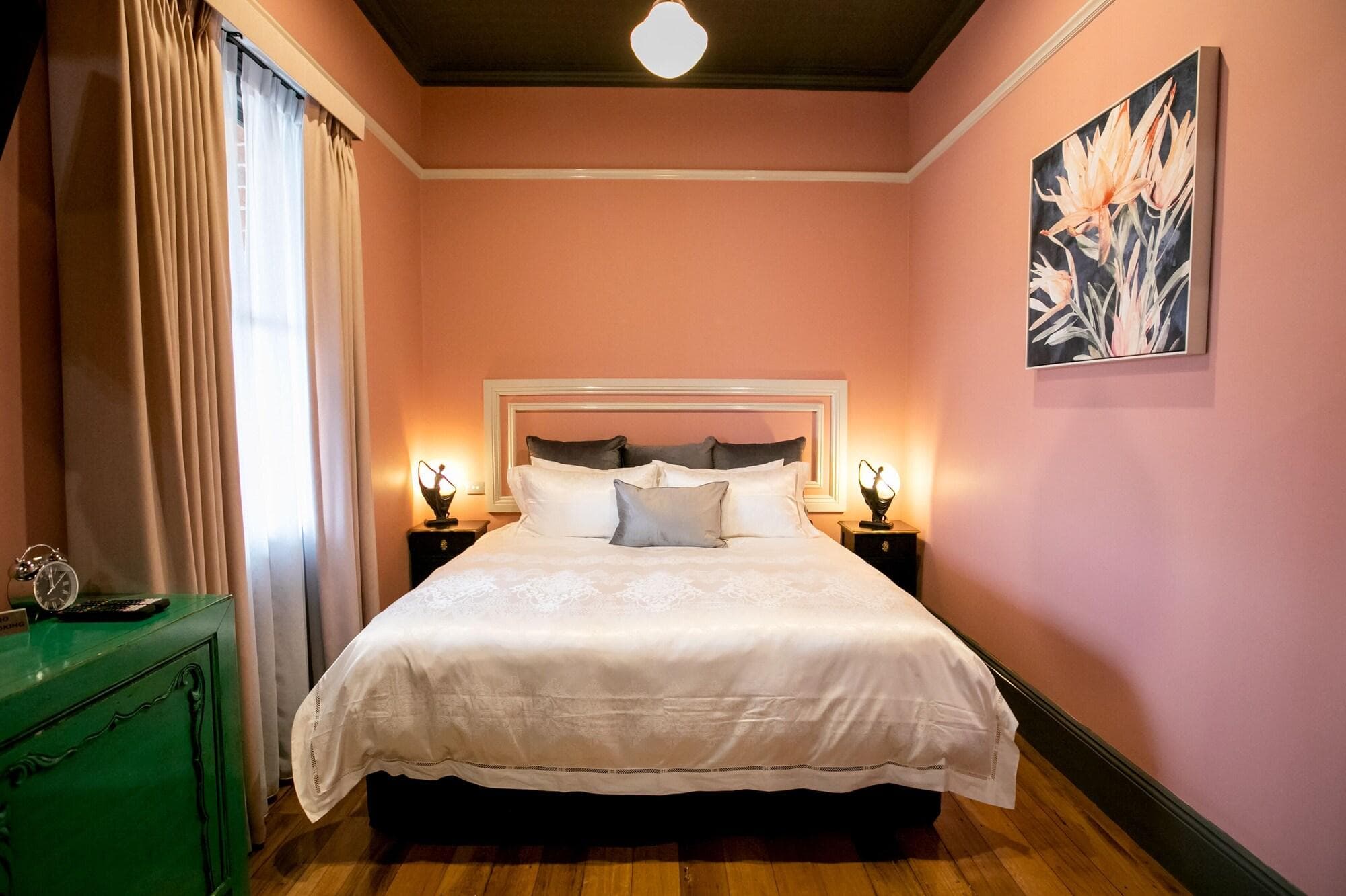 Hotel Australasia, Room