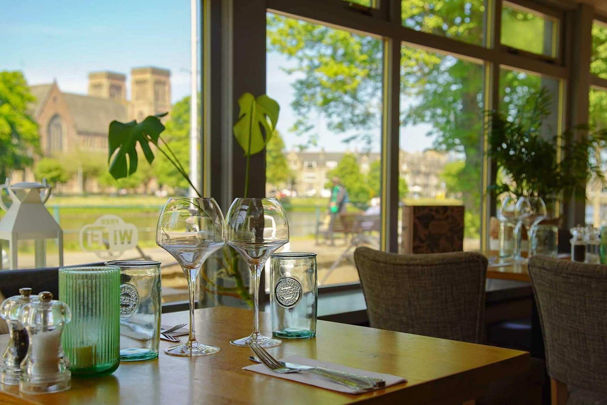 Glen Mhor Hotel, Restaurant