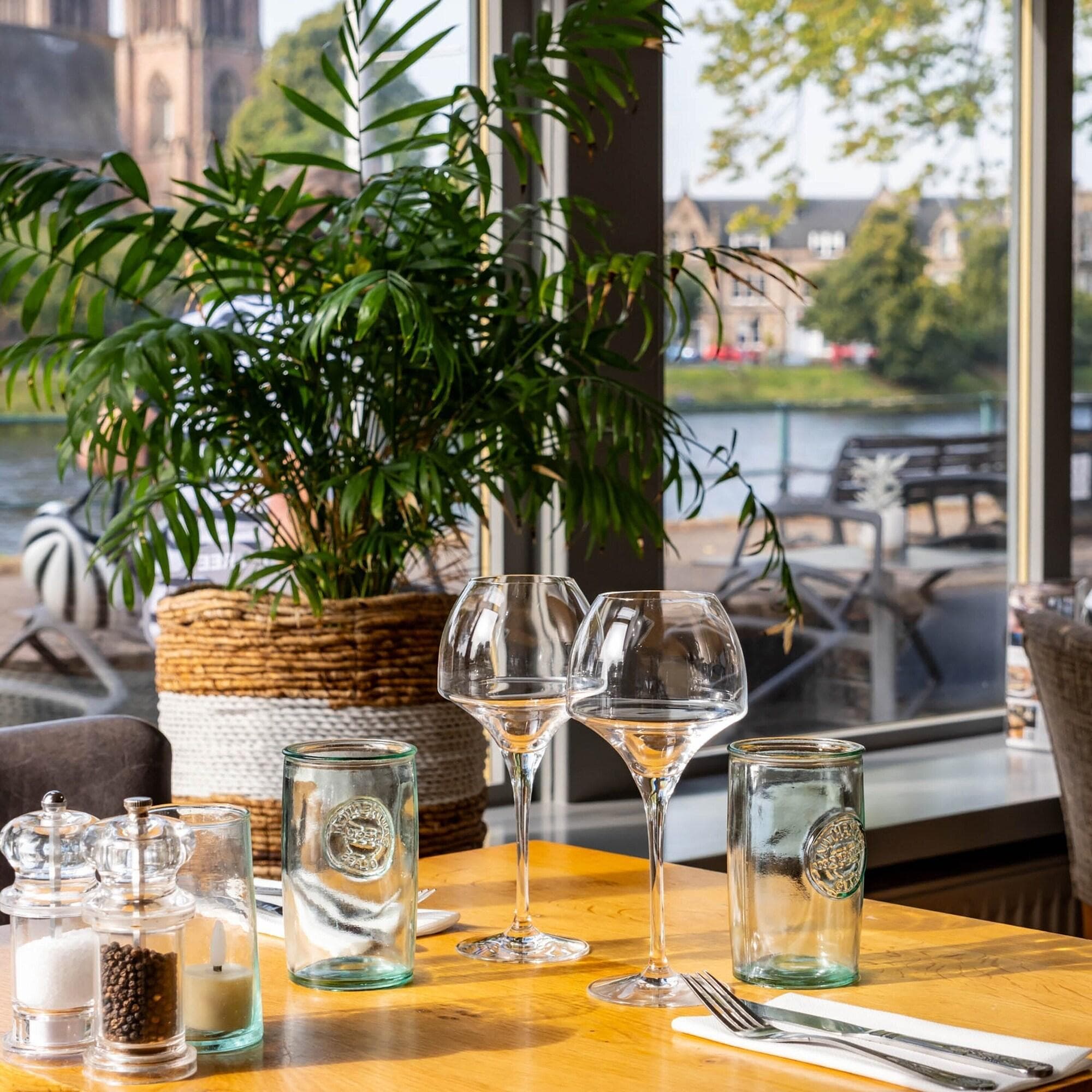 Glen Mhor Hotel, Restaurant