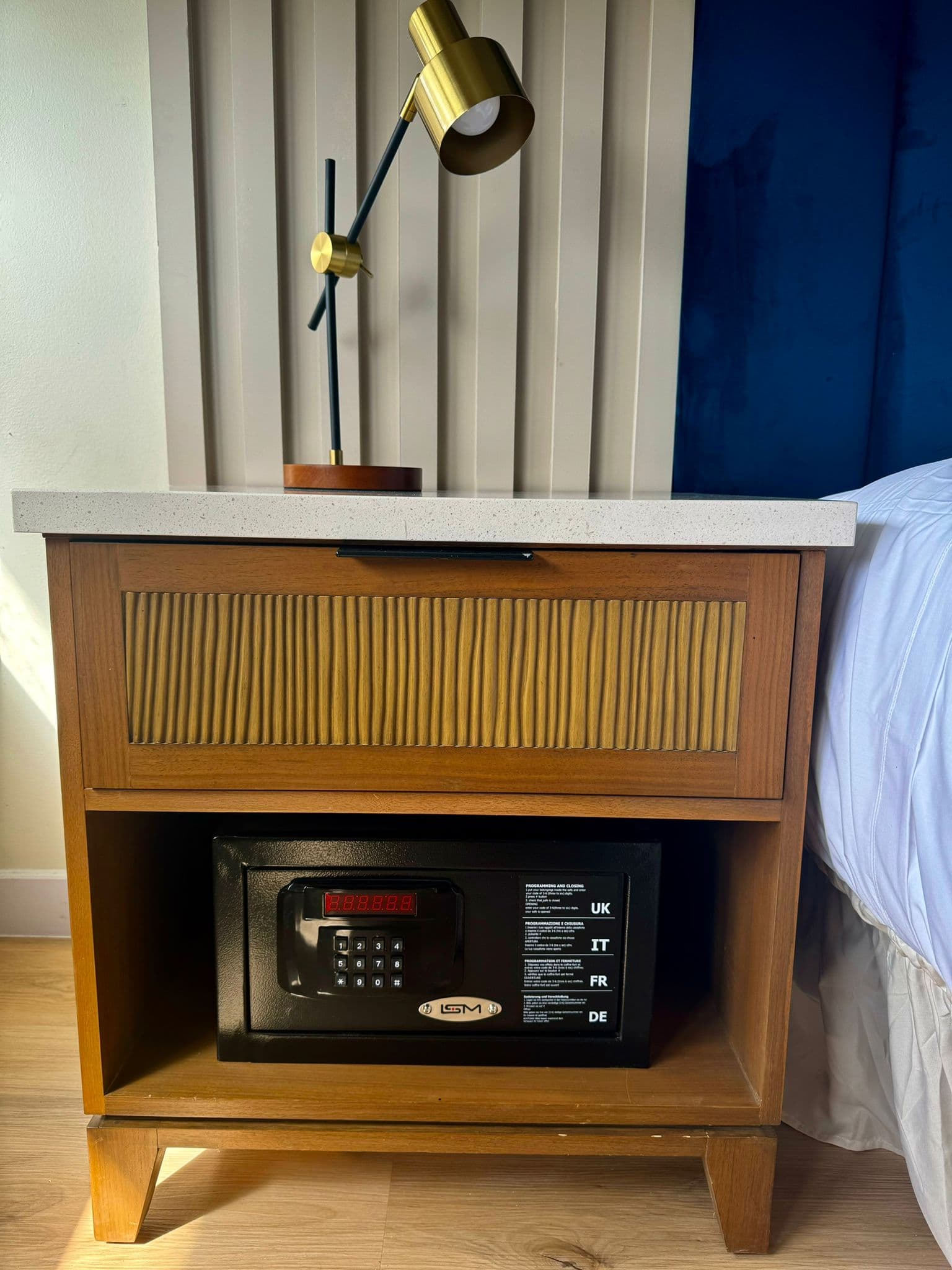 MetroArt Hotel, Room