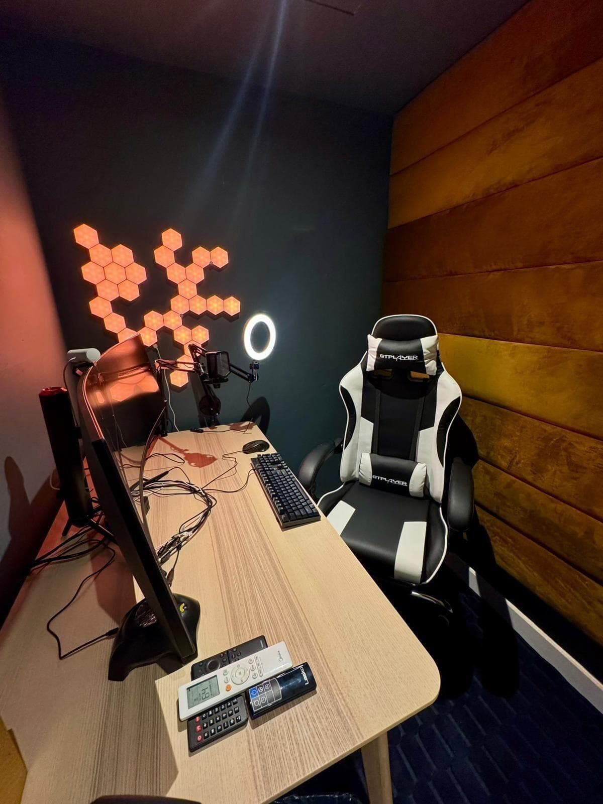 MetroArt Hotel, Room