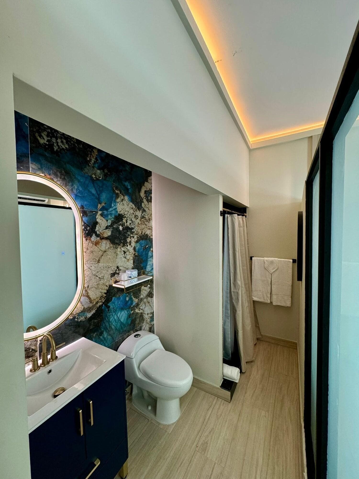 MetroArt Hotel, Room