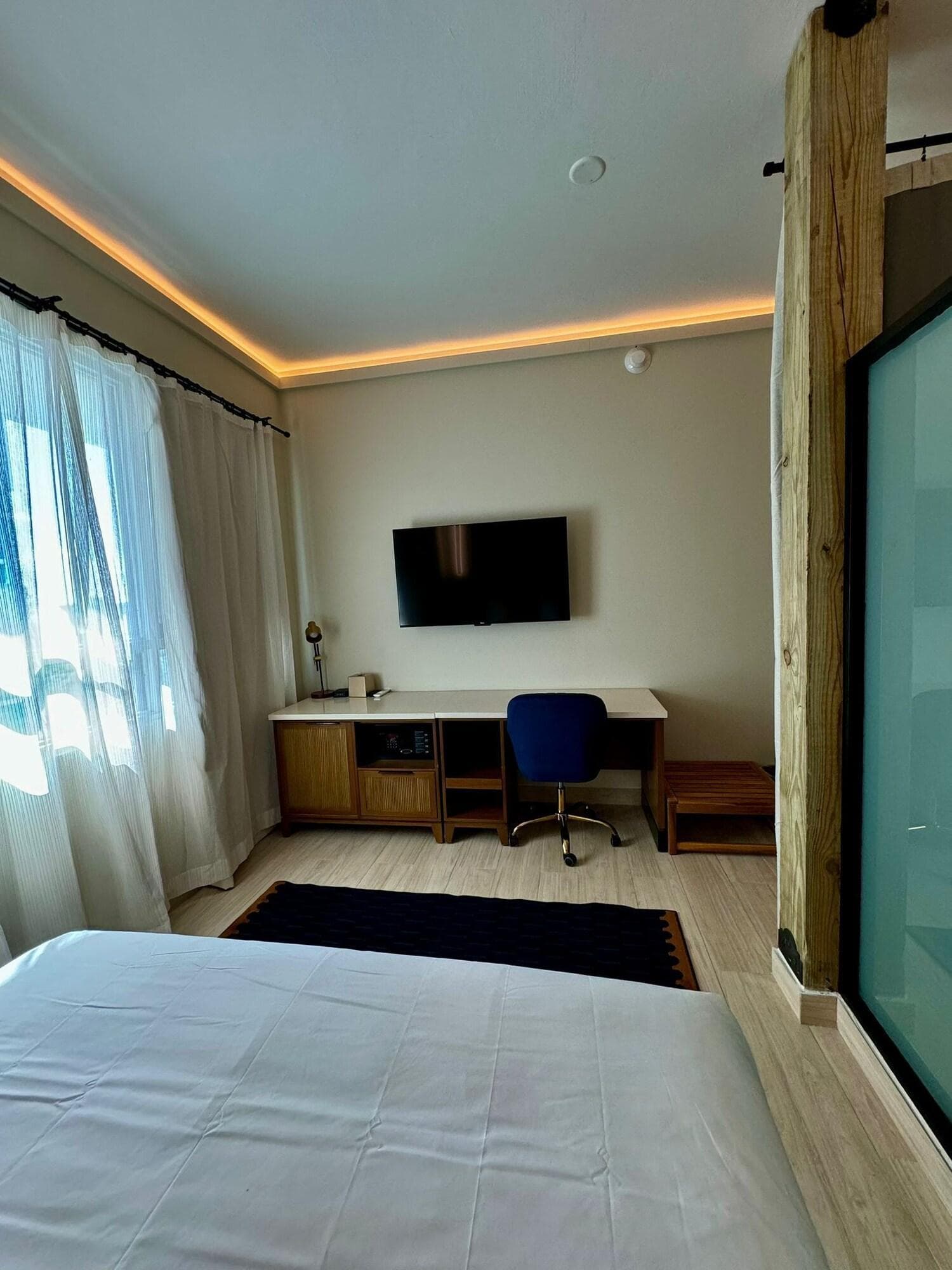 MetroArt Hotel, Room