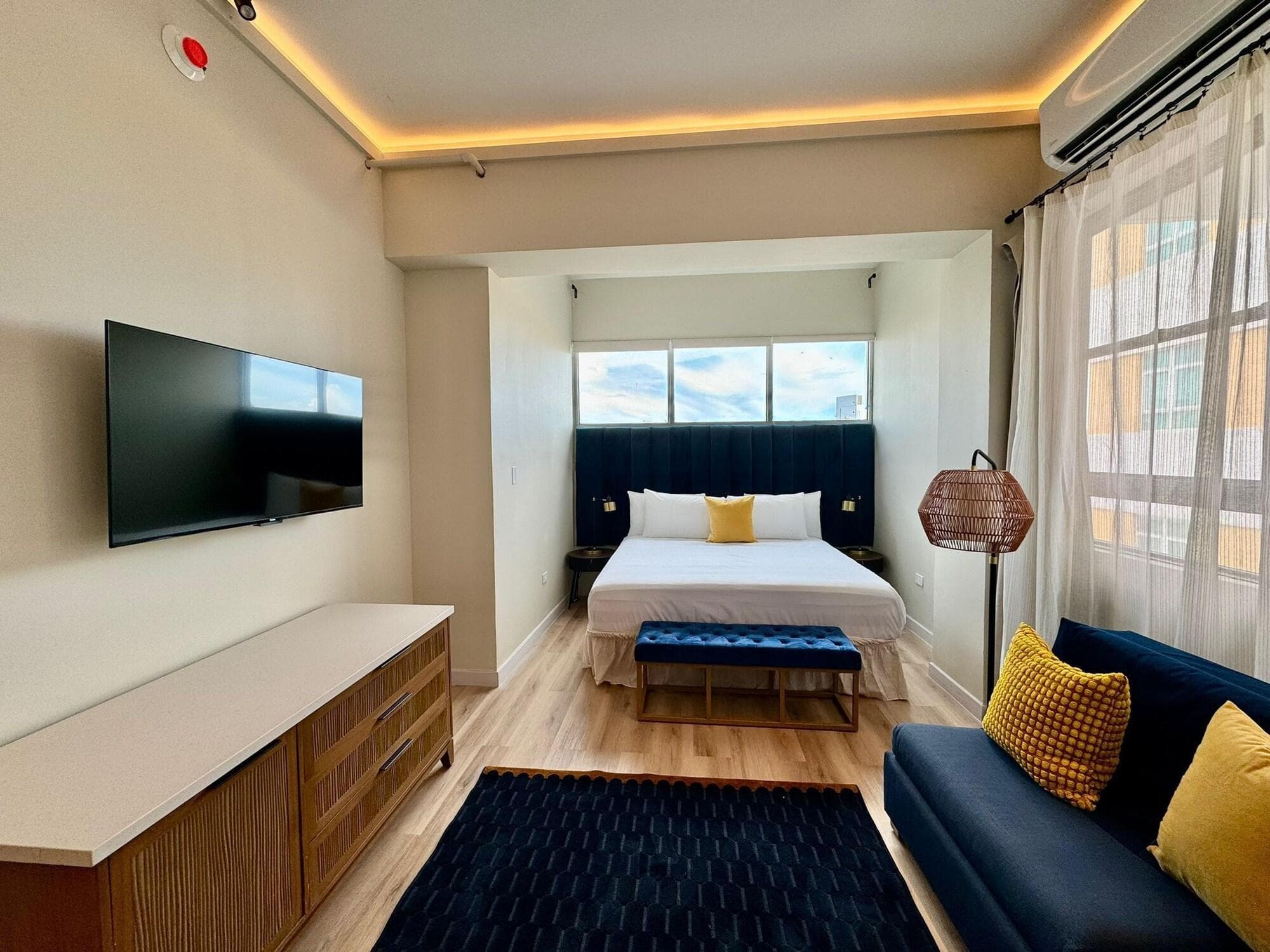 MetroArt Hotel, Room