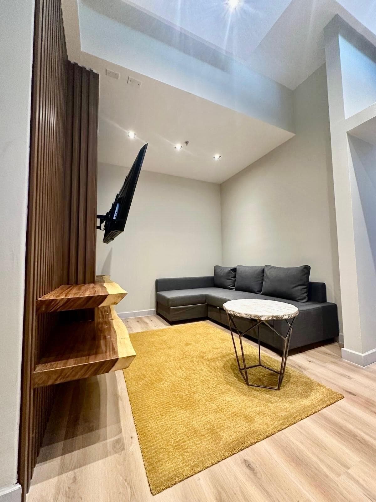 MetroArt Hotel, Room